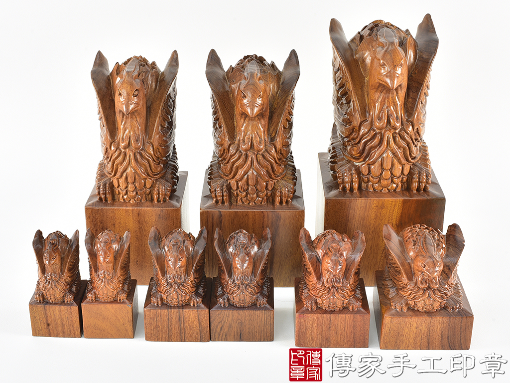 頂級紅紫檀木精雕鳳凰廟章:廟章、神明印章、大印章 (尺寸5.2x5.2x7.5公分) 頂級紅紫檀木精雕鳳凰廟章:廟章、神明印章、大印章 (尺寸5.2x5.2x7.5公分)