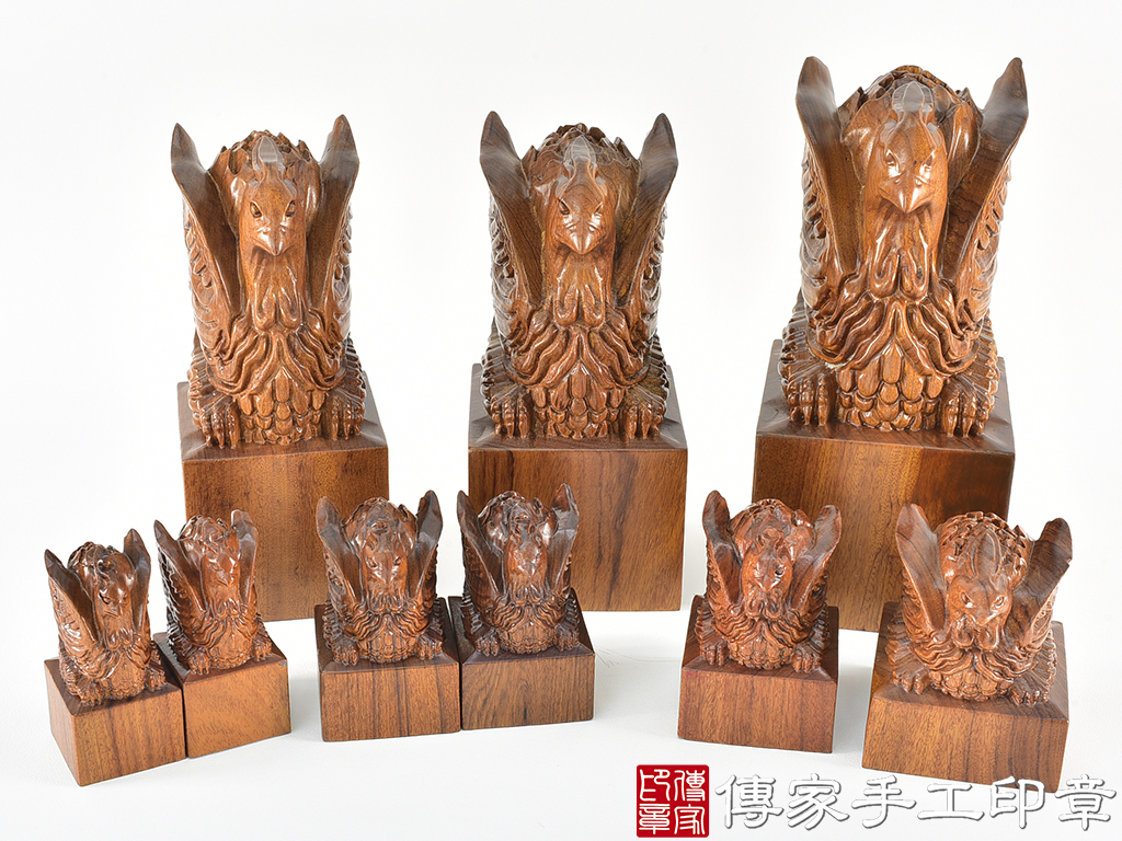 頂級紅紫檀木精雕鳳凰廟章:廟章、神明印章、大印章 (尺寸5.2x5.2x7.5公分) 頂級紅紫檀木精雕鳳凰廟章:廟章、神明印章、大印章 (尺寸5.2x5.2x7.5公分)