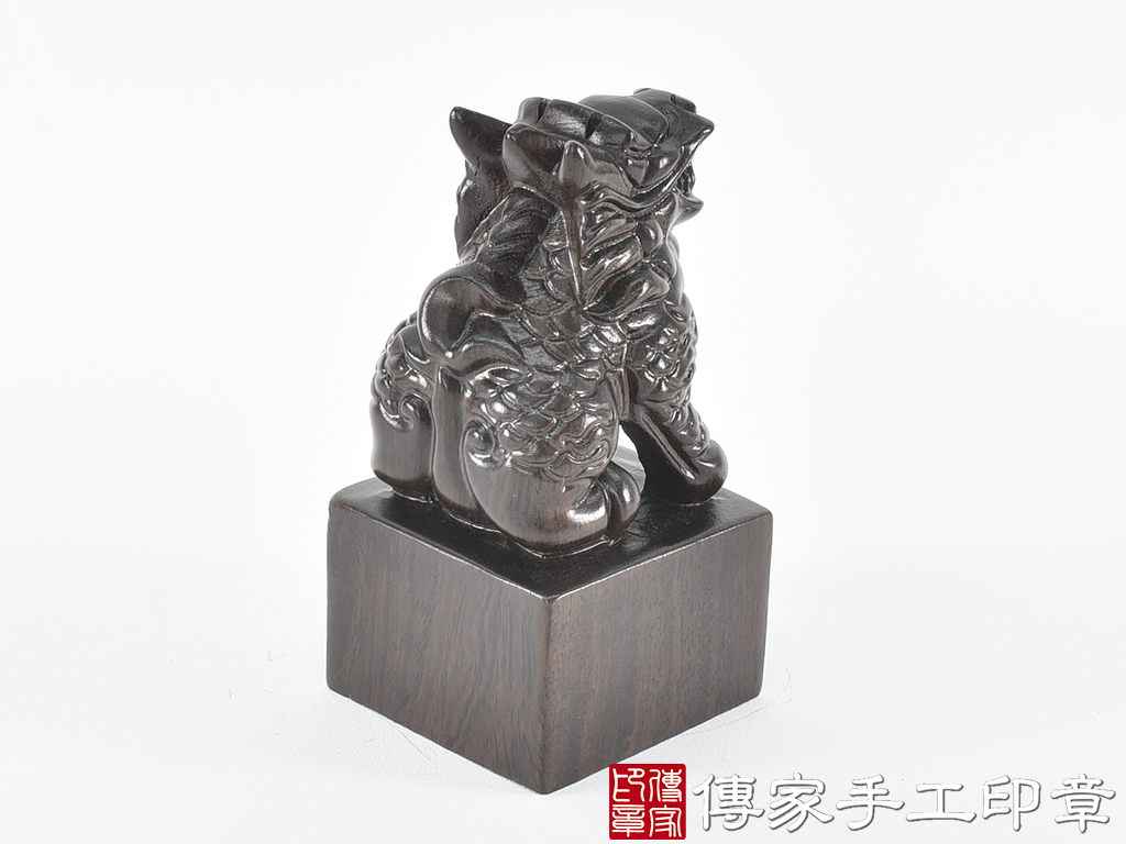 頂級黑檀木精雕麒麟廟章:廟章、神明印章、大印章 (尺寸6.2x6.2x12公分)