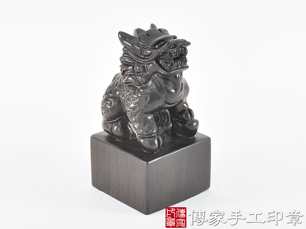 頂級黑檀木精雕麒麟廟章:廟章、神明印章、大印章 (尺寸6.2x6.2x12公分)