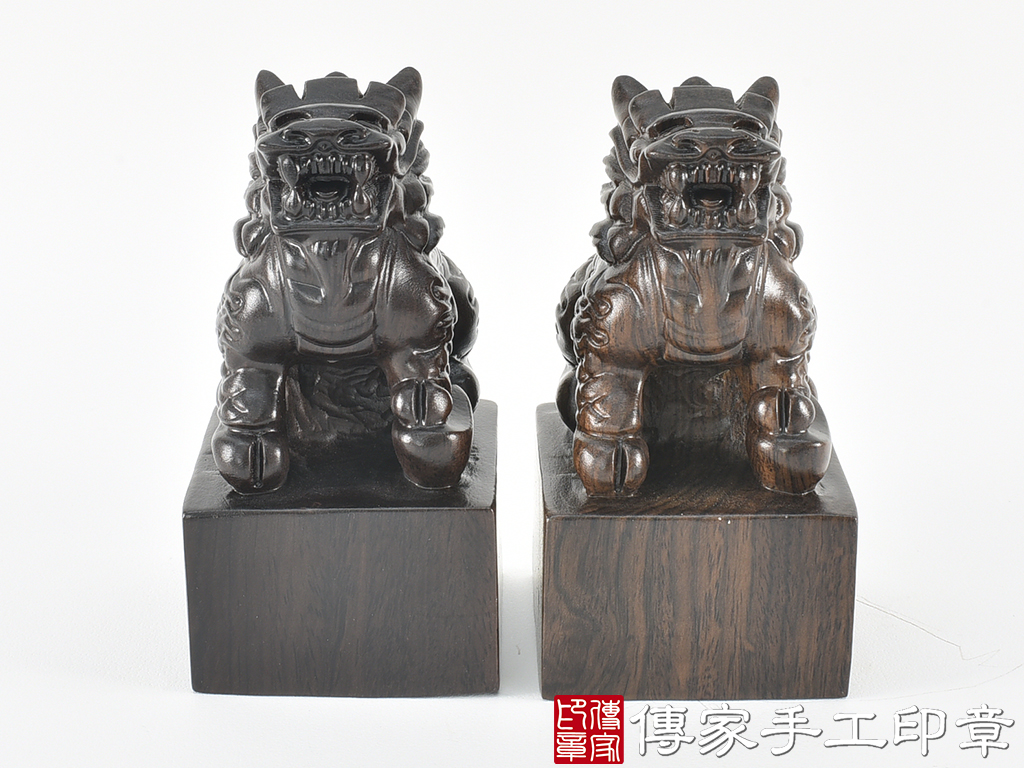 頂級黑檀木精雕麒麟廟章:廟章、神明印章、大印章 (尺寸6.2x6.2x12公分)