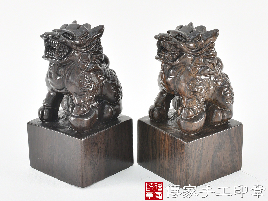 頂級黑檀木精雕麒麟廟章:廟章、神明印章、大印章 (尺寸6.2x6.2x12公分)