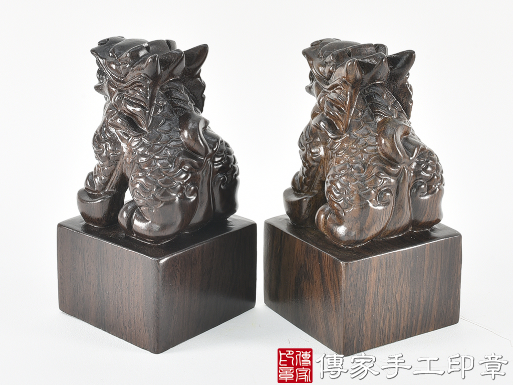 頂級黑檀木精雕麒麟廟章:廟章、神明印章、大印章 (尺寸6.2x6.2x12公分)