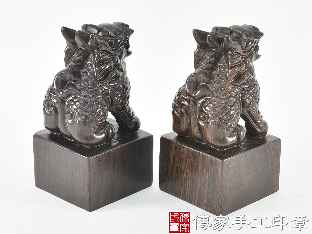 頂級黑檀木精雕麒麟廟章:廟章、神明印章、大印章 (尺寸6.2x6.2x12公分)