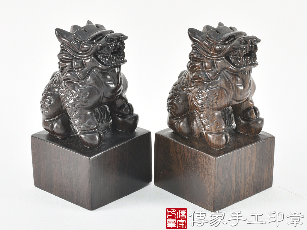 頂級黑檀木精雕麒麟廟章:廟章、神明印章、大印章 (尺寸6.2x6.2x12公分)