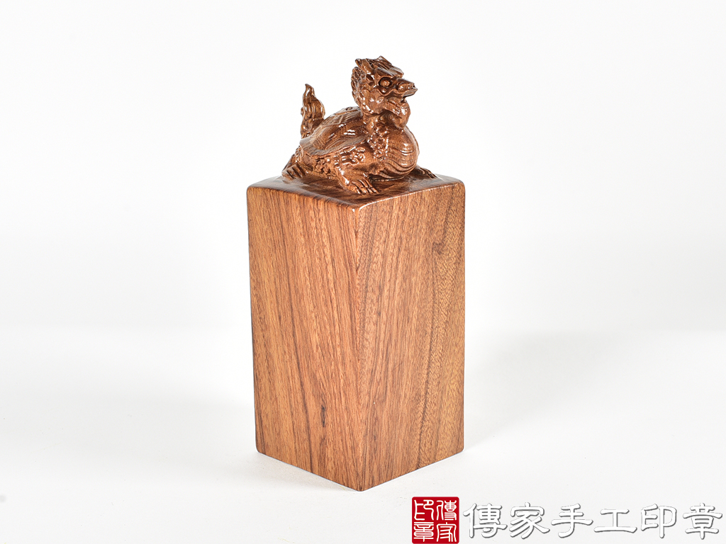 頂級紅紫檀木精雕龍龜廟章:廟章、神明印章、大印章 (尺寸4.5x4.5x11.8公分)