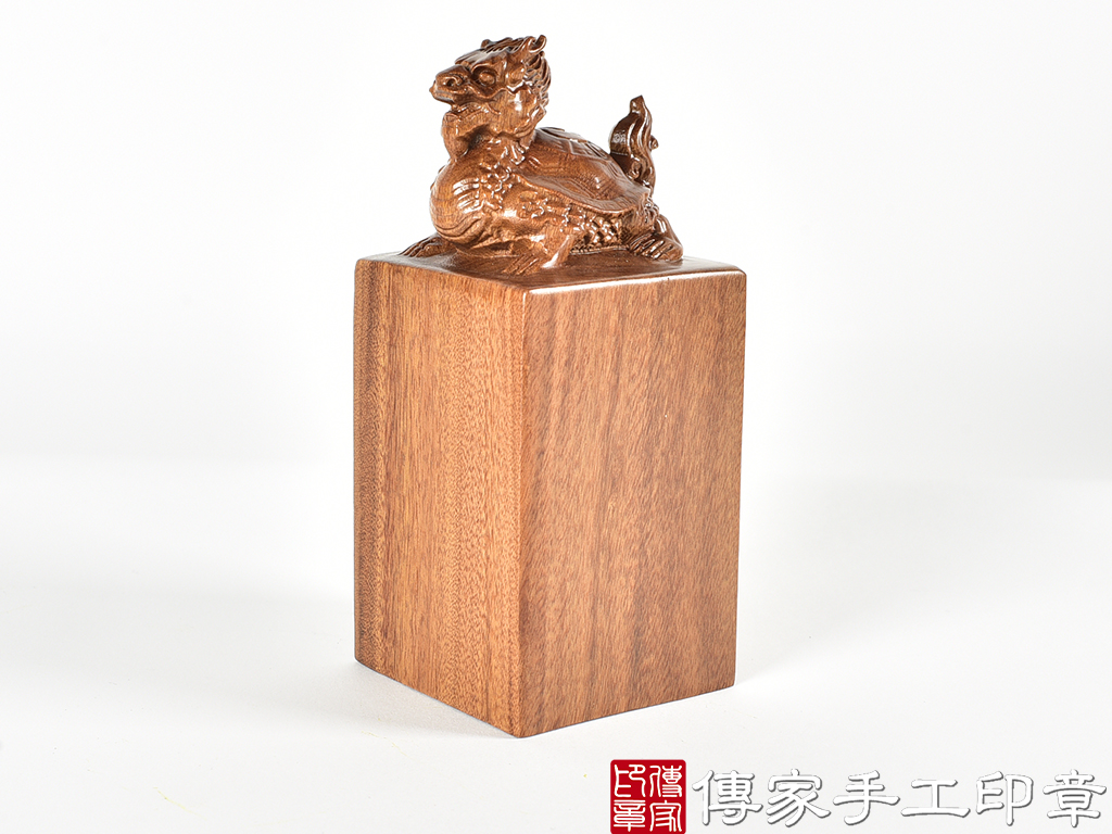 頂級紅紫檀木精雕龍龜廟章:廟章、神明印章、大印章 (尺寸5.1x5.1x11.9公分)