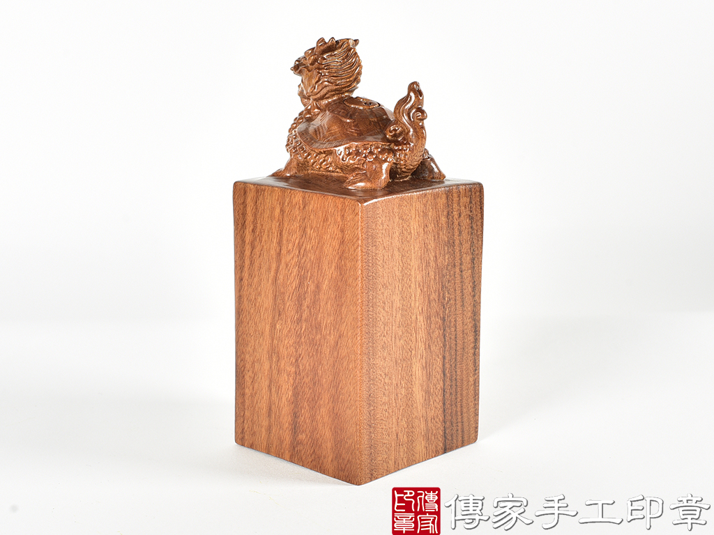 頂級紅紫檀木精雕龍龜廟章:廟章、神明印章、大印章 (尺寸5.1x5.1x11.9公分)
