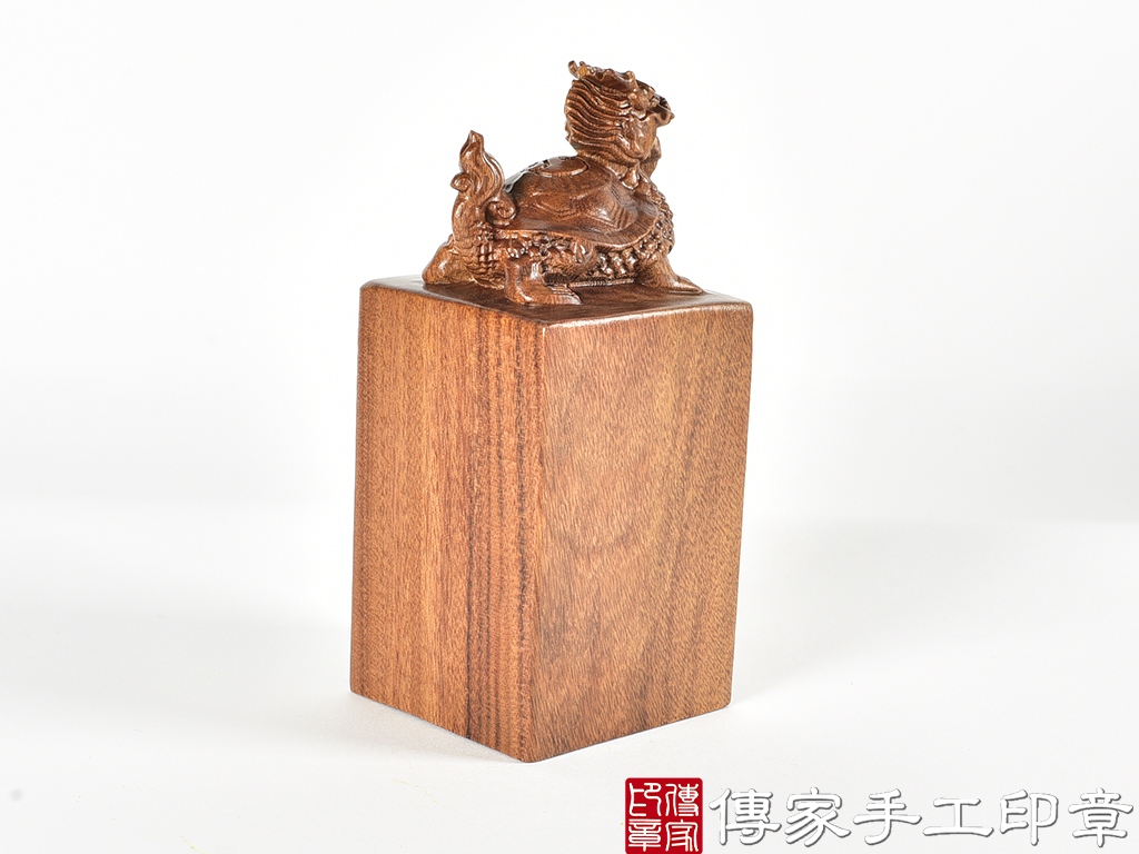 頂級紅紫檀木精雕龍龜廟章:廟章、神明印章、大印章 (尺寸5.1x5.1x11.9公分)