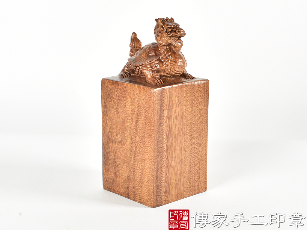 頂級紅紫檀木精雕龍龜廟章:廟章、神明印章、大印章 (尺寸5.1x5.1x11.9公分)