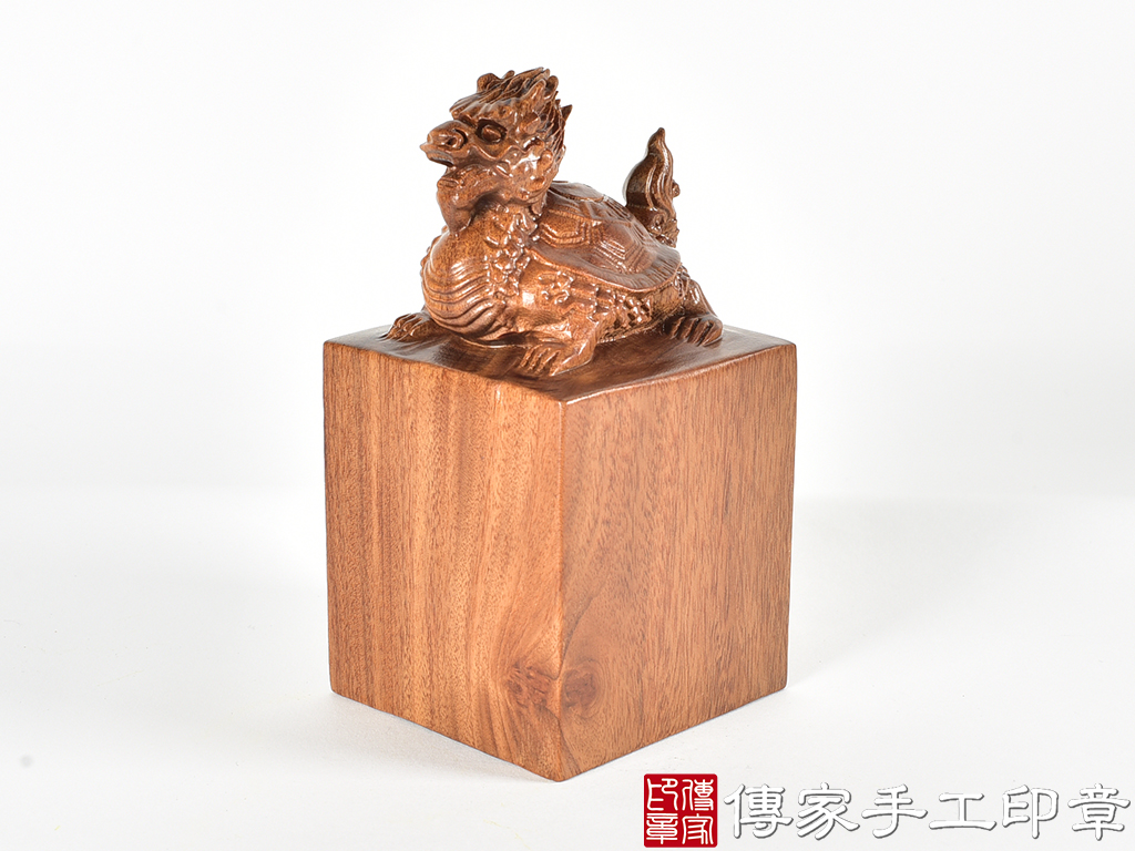 頂級紅紫檀木精雕龍龜廟章:廟章、神明印章、大印章 (尺寸6.2x6.2x11.8公分)