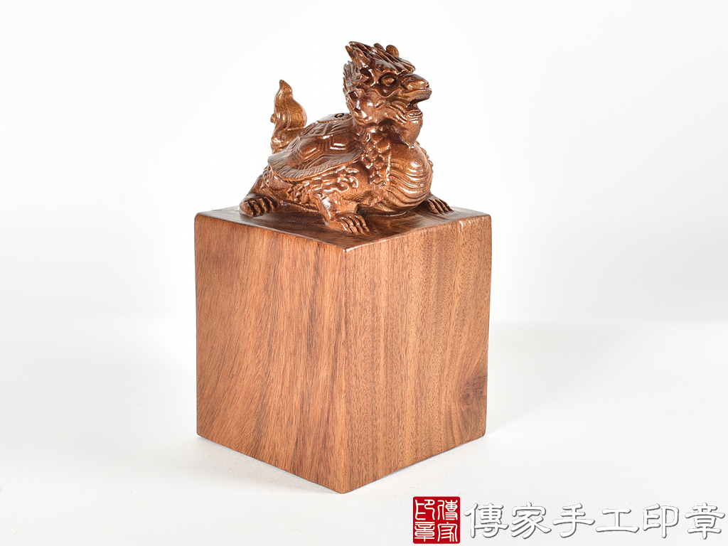 頂級紅紫檀木精雕龍龜廟章:廟章、神明印章、大印章 (尺寸6.2x6.2x11.8公分)