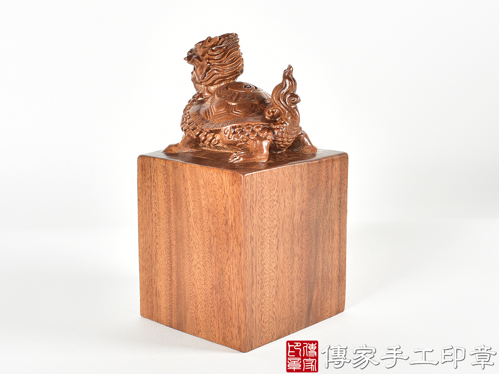 頂級紅紫檀木精雕龍龜廟章:廟章、神明印章、大印章 (尺寸6.3x6.3x11.9公分)