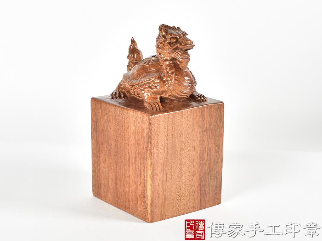 頂級紅紫檀木精雕龍龜廟章:廟章、神明印章、大印章 (尺寸6.3x6.3x11.9公分)