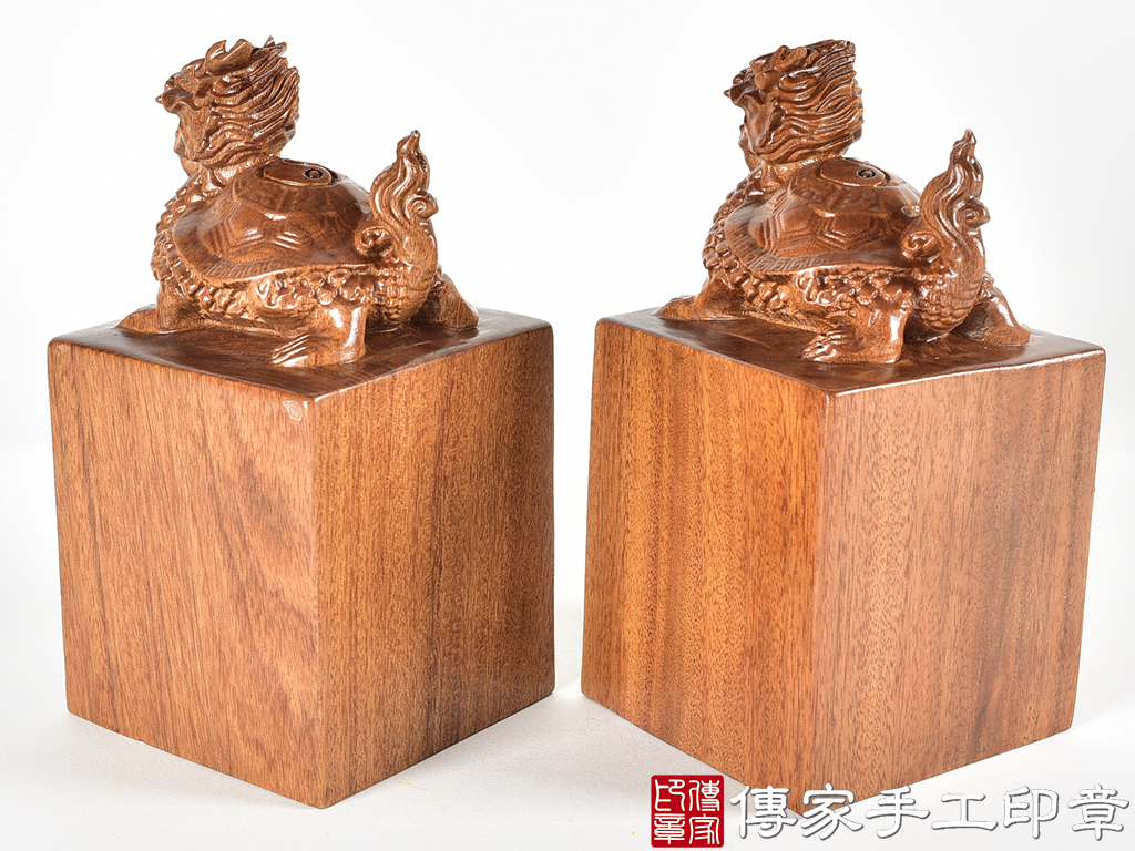 頂級紅紫檀木精雕龍龜廟章:廟章、神明印章、大印章 (尺寸6.3x6.3x11.9公分)