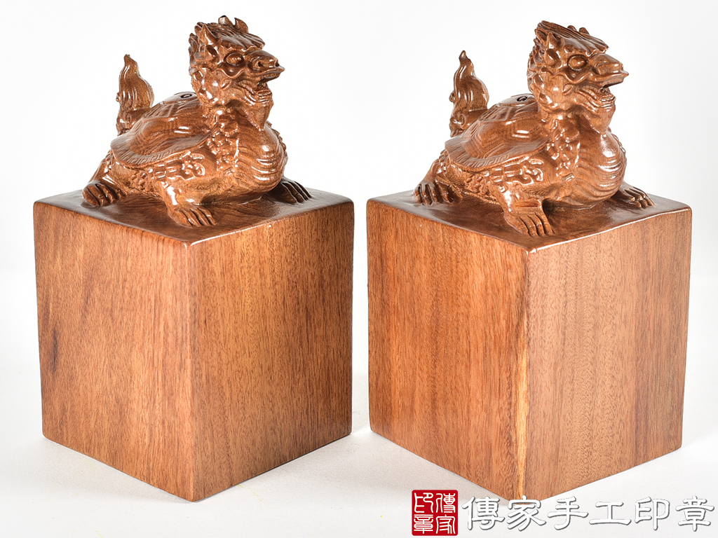 頂級紅紫檀木精雕龍龜廟章:廟章、神明印章、大印章 (尺寸6.3x6.3x11.9公分)