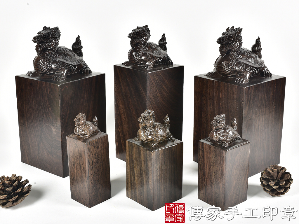 頂級黑檀木精雕龍龜廟章:廟章、神明印章、大印章 (尺寸5.2x5.2x12.2公分)
