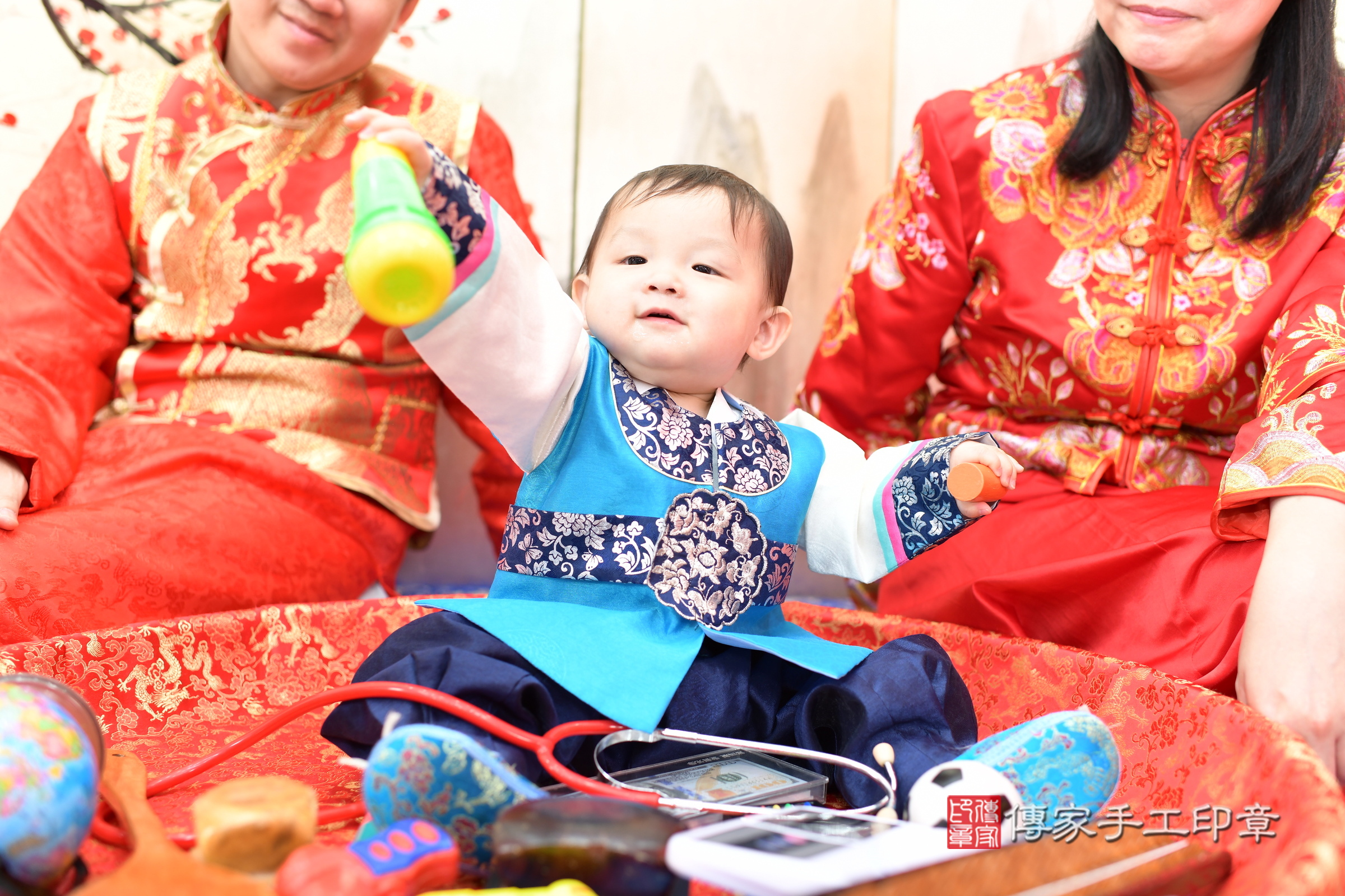 新北市永和區小允寶寶抓周推薦:傳家新北店抓周度脺中國風會場,嬰兒古禮抓周流程儀式吉祥話、抓周道具物品24種、拍照。抓周證書。2025.8.31,照片11 新北市永和區小允寶寶抓周推薦:傳家新北店抓周度脺中國風會場,嬰兒古禮抓周流程儀式吉祥話、抓周道具物品24種、拍照。抓周證書。2025.8.31,照片11