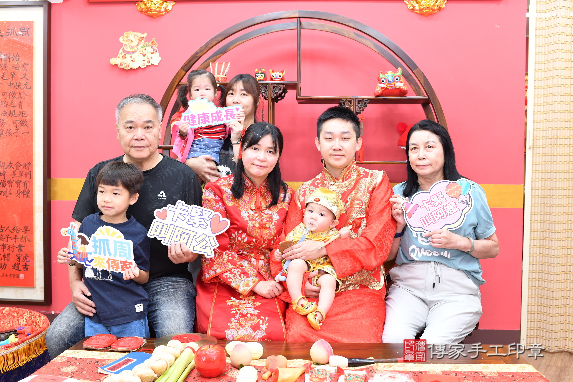 新北市永和區小允寶寶抓周推薦:傳家新北店抓周度脺中國風會場,嬰兒古禮抓周流程儀式吉祥話、抓周道具物品24種、拍照。抓周證書。2025.8.31,照片22 新北市永和區小允寶寶抓周推薦:傳家新北店抓周度脺中國風會場,嬰兒古禮抓周流程儀式吉祥話、抓周道具物品24種、拍照。抓周證書。2025.8.31,照片22