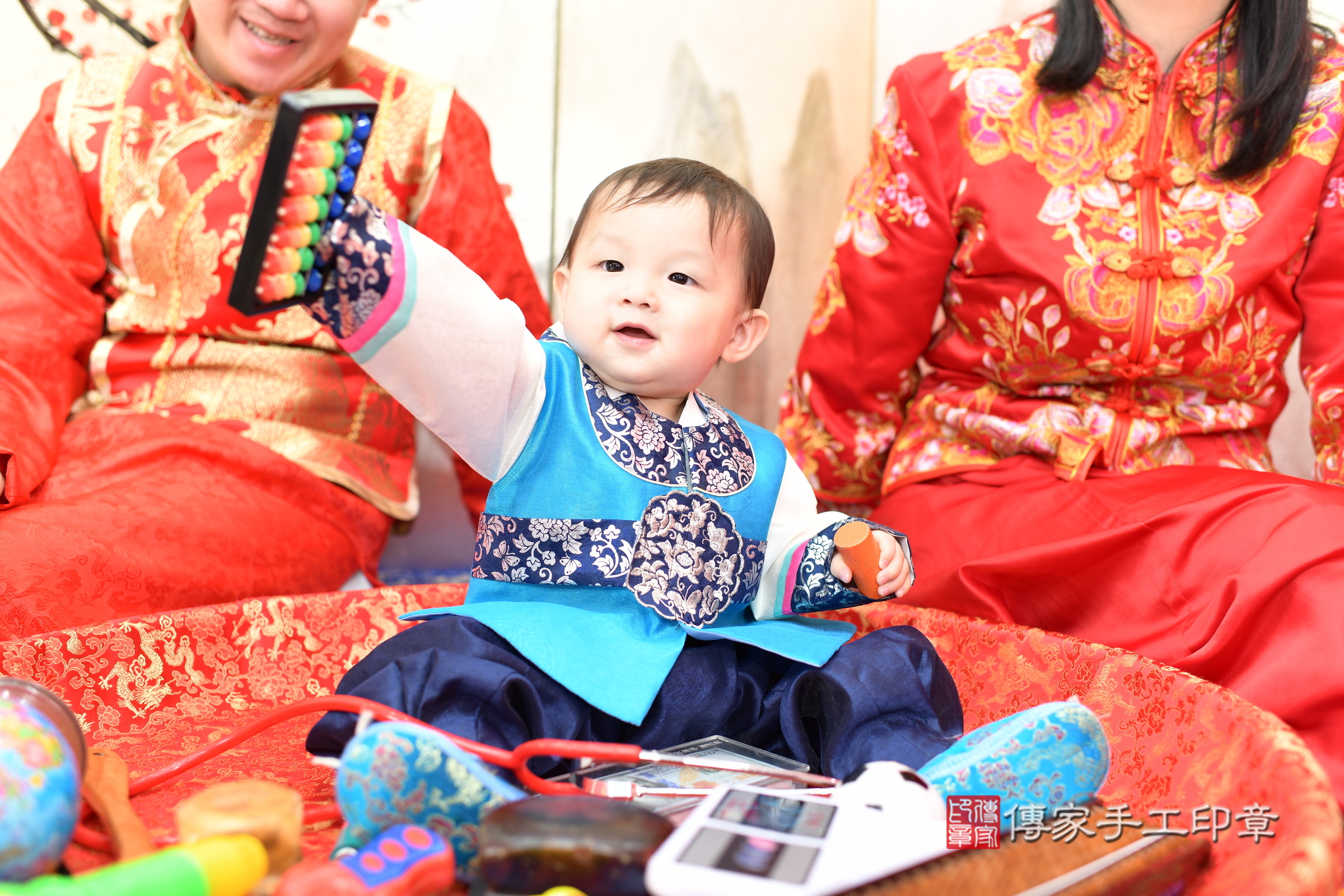 新北市永和區小允寶寶抓周推薦:傳家新北店抓周度脺中國風會場,嬰兒古禮抓周流程儀式吉祥話、抓周道具物品24種、拍照。抓周證書。2025.8.31,照片12 新北市永和區小允寶寶抓周推薦:傳家新北店抓周度脺中國風會場,嬰兒古禮抓周流程儀式吉祥話、抓周道具物品24種、拍照。抓周證書。2025.8.31,照片12