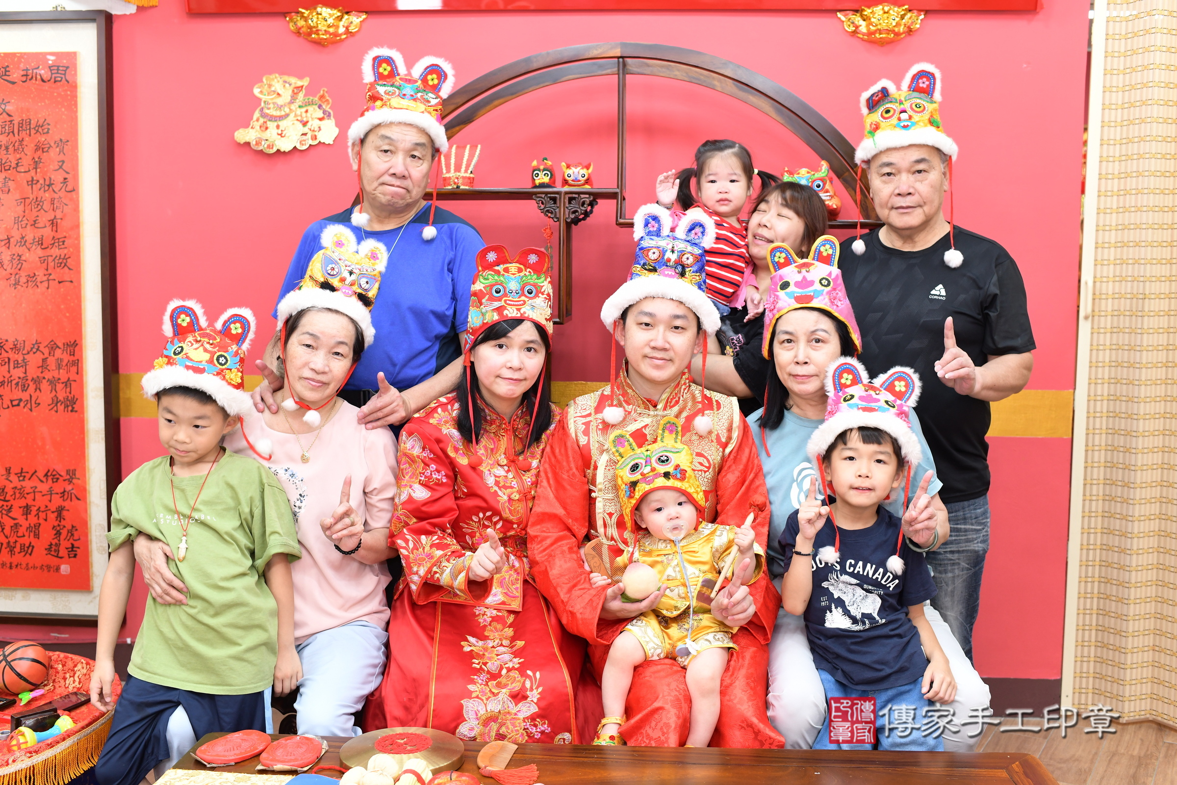 新北市永和區小允寶寶抓周推薦:傳家新北店抓周度脺中國風會場,嬰兒古禮抓周流程儀式吉祥話、抓周道具物品24種、拍照。抓周證書。2025.8.31,照片25 新北市永和區小允寶寶抓周推薦:傳家新北店抓周度脺中國風會場,嬰兒古禮抓周流程儀式吉祥話、抓周道具物品24種、拍照。抓周證書。2025.8.31,照片25