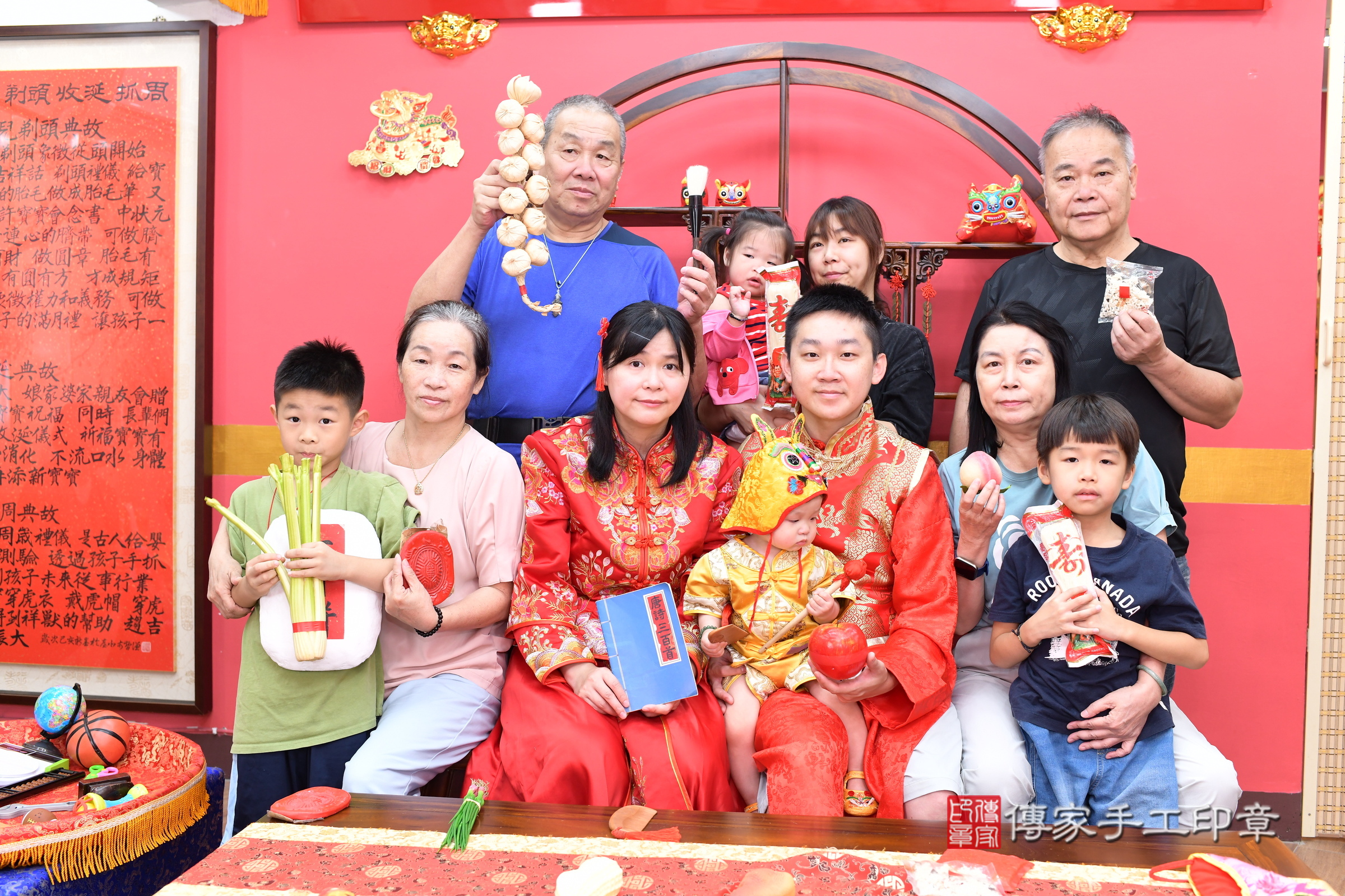 新北市永和區小允寶寶抓周推薦:傳家新北店抓周度脺中國風會場,嬰兒古禮抓周流程儀式吉祥話、抓周道具物品24種、拍照。抓周證書。2025.8.31,照片24 新北市永和區小允寶寶抓周推薦:傳家新北店抓周度脺中國風會場,嬰兒古禮抓周流程儀式吉祥話、抓周道具物品24種、拍照。抓周證書。2025.8.31,照片24