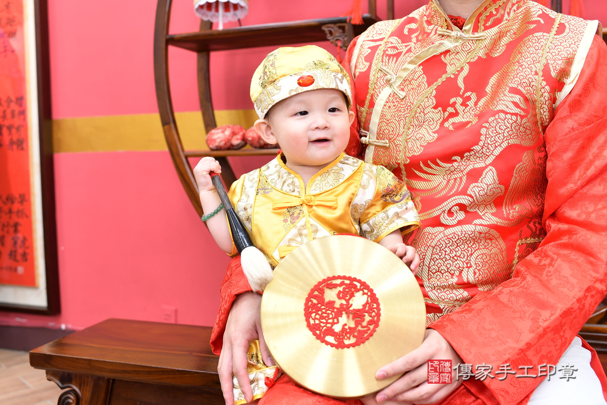新北市永和區小允寶寶抓周推薦:傳家新北店抓周度脺中國風會場,嬰兒古禮抓周流程儀式吉祥話、抓周道具物品24種、拍照。抓周證書。2025.8.31,照片14 新北市永和區小允寶寶抓周推薦:傳家新北店抓周度脺中國風會場,嬰兒古禮抓周流程儀式吉祥話、抓周道具物品24種、拍照。抓周證書。2025.8.31,照片14