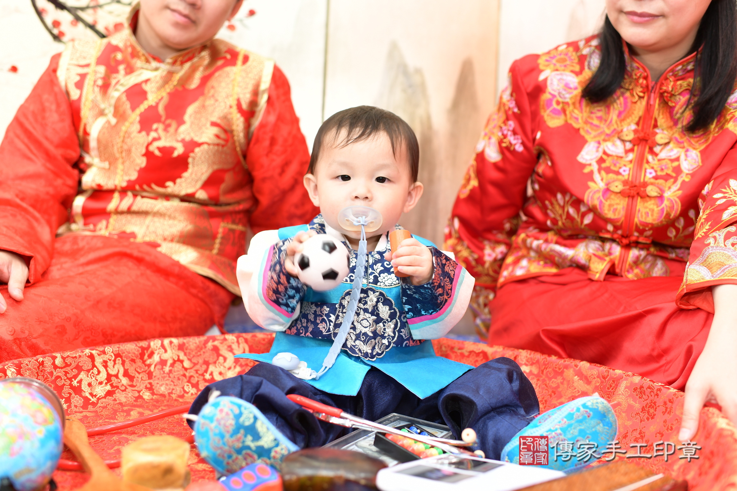 新北市永和區小允寶寶抓周推薦:傳家新北店抓周度脺中國風會場,嬰兒古禮抓周流程儀式吉祥話、抓周道具物品24種、拍照。抓周證書。2025.8.31,照片10 新北市永和區小允寶寶抓周推薦:傳家新北店抓周度脺中國風會場,嬰兒古禮抓周流程儀式吉祥話、抓周道具物品24種、拍照。抓周證書。2025.8.31,照片10