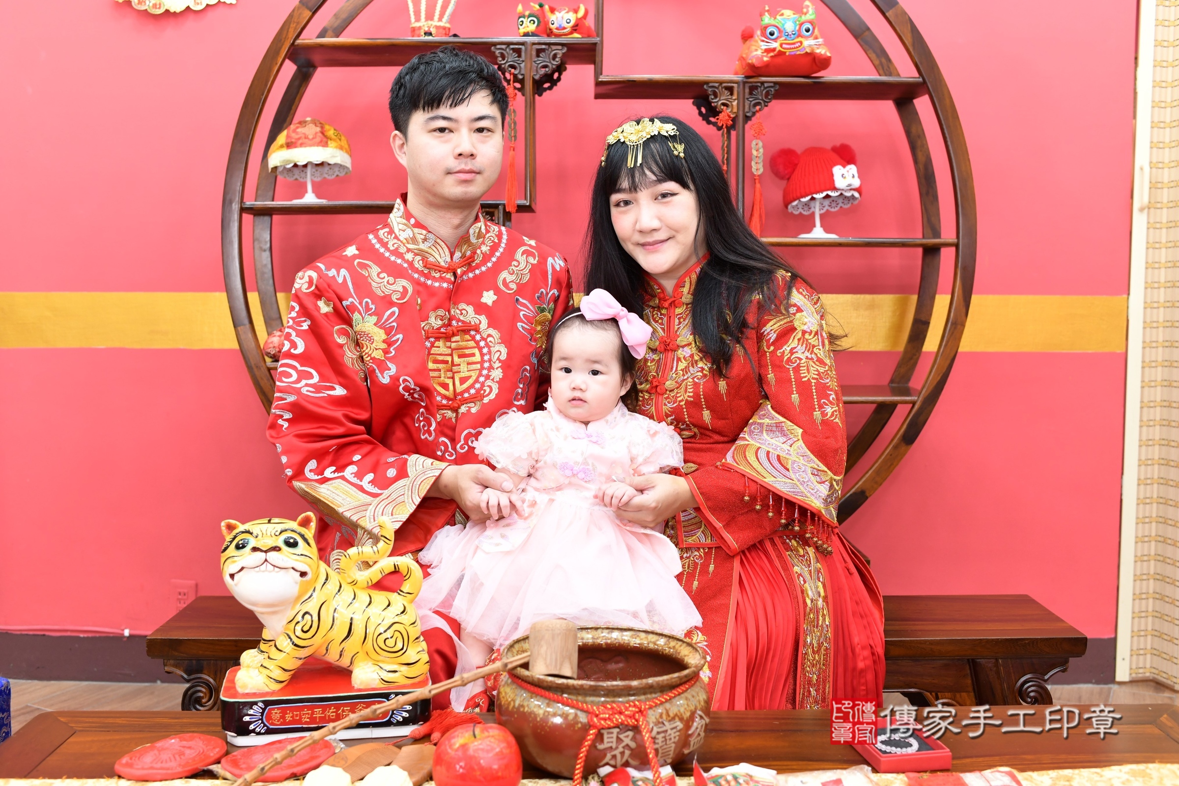 新北市永和區晞晞寶寶抓周推薦:傳家新北店抓周度脺中國風會場,嬰兒古禮抓周流程儀式吉祥話、抓周道具物品24種、拍照。抓周證書。2025.9.10,照片18 新北市永和區晞晞寶寶抓周推薦:傳家新北店抓周度脺中國風會場,嬰兒古禮抓周流程儀式吉祥話、抓周道具物品24種、拍照。抓周證書。2025.9.10,照片18