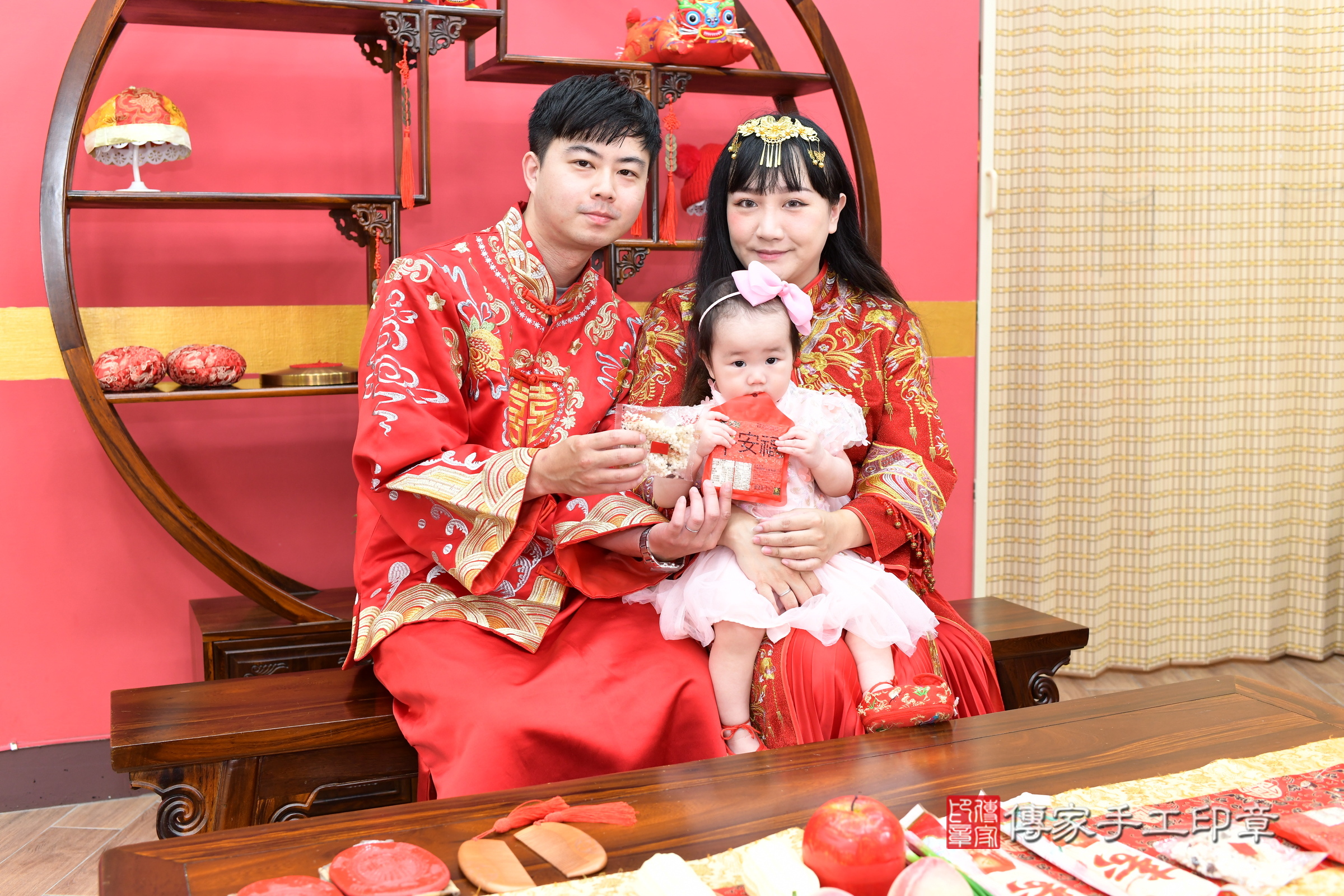 新北市永和區晞晞寶寶抓周推薦:傳家新北店抓周度脺中國風會場,嬰兒古禮抓周流程儀式吉祥話、抓周道具物品24種、拍照。抓周證書。2025.9.10,照片13 新北市永和區晞晞寶寶抓周推薦:傳家新北店抓周度脺中國風會場,嬰兒古禮抓周流程儀式吉祥話、抓周道具物品24種、拍照。抓周證書。2025.9.10,照片13