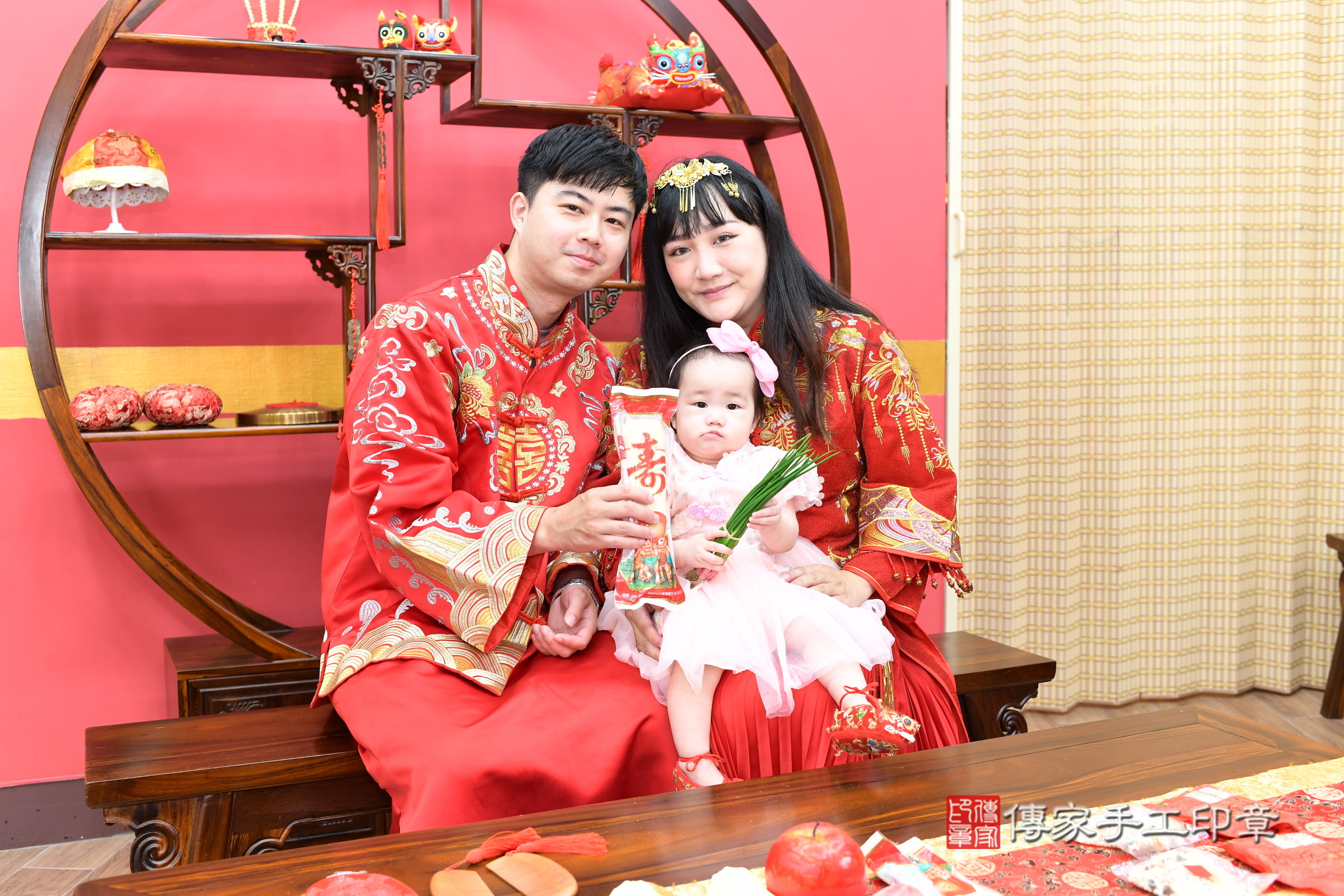 新北市永和區晞晞寶寶抓周推薦:傳家新北店抓周度脺中國風會場,嬰兒古禮抓周流程儀式吉祥話、抓周道具物品24種、拍照。抓周證書。2025.9.10,照片14 新北市永和區晞晞寶寶抓周推薦:傳家新北店抓周度脺中國風會場,嬰兒古禮抓周流程儀式吉祥話、抓周道具物品24種、拍照。抓周證書。2025.9.10,照片14