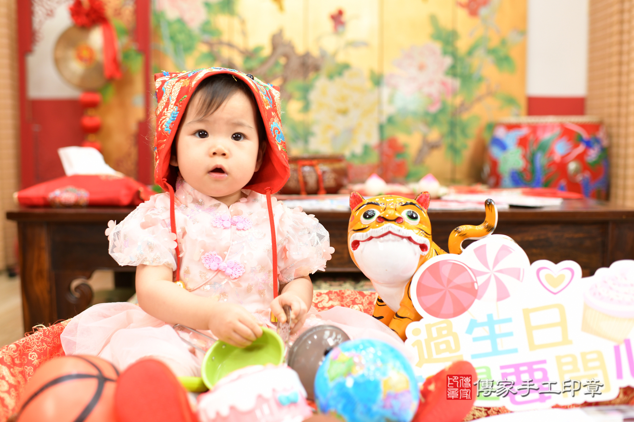 台北市大同區昕昕寶寶抓周推薦：傳家台北店抓周度脺中國風會場，嬰兒古禮抓周流程儀式吉祥話、抓周道具物品24種、拍照。抓周證書。2025.9.6，照片1