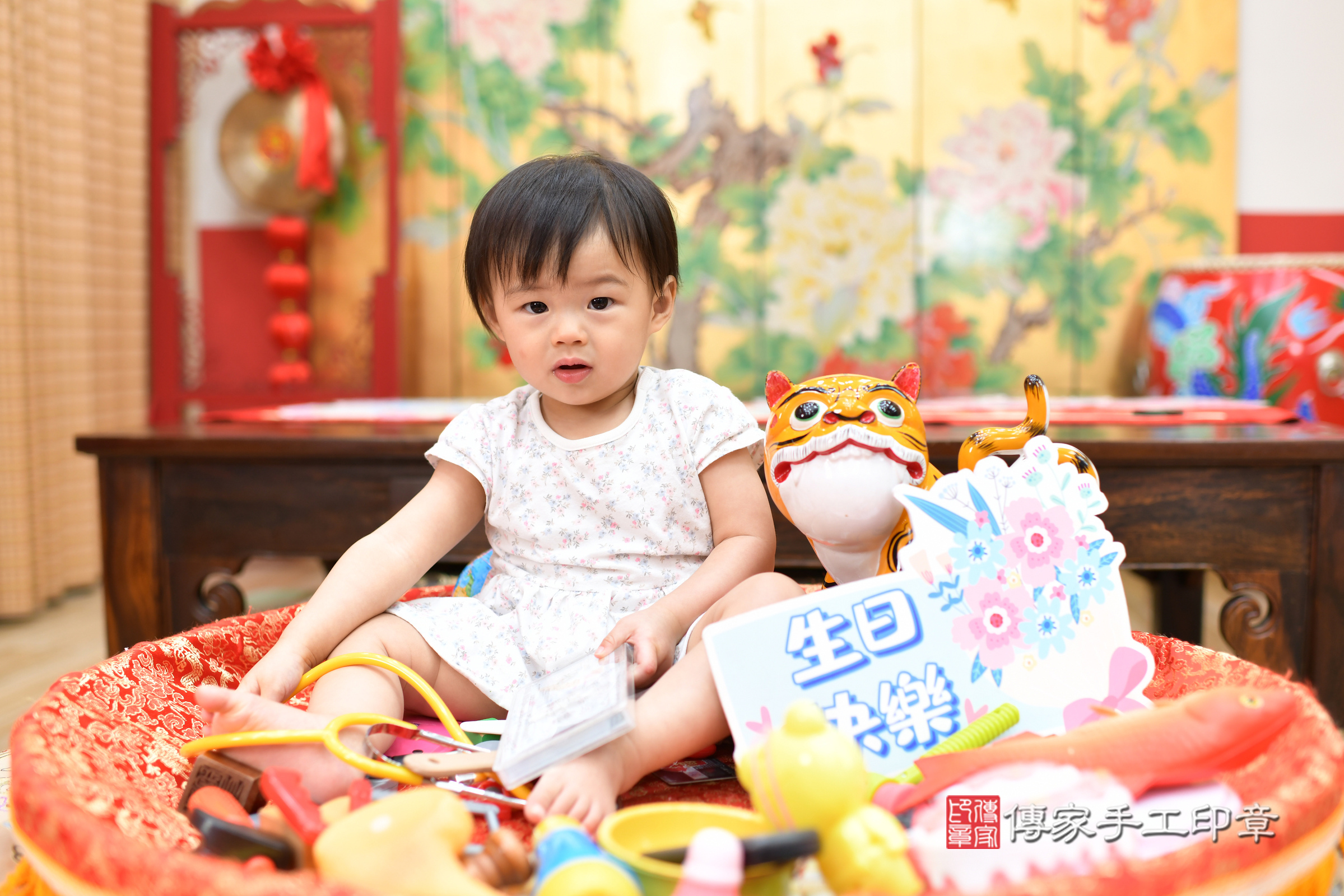 台北市大同區朵朵寶寶抓周推薦：傳家台北店抓周度脺中國風會場，嬰兒古禮抓周流程儀式吉祥話、抓周道具物品24種、拍照。抓周證書。2025.9.8，照片1