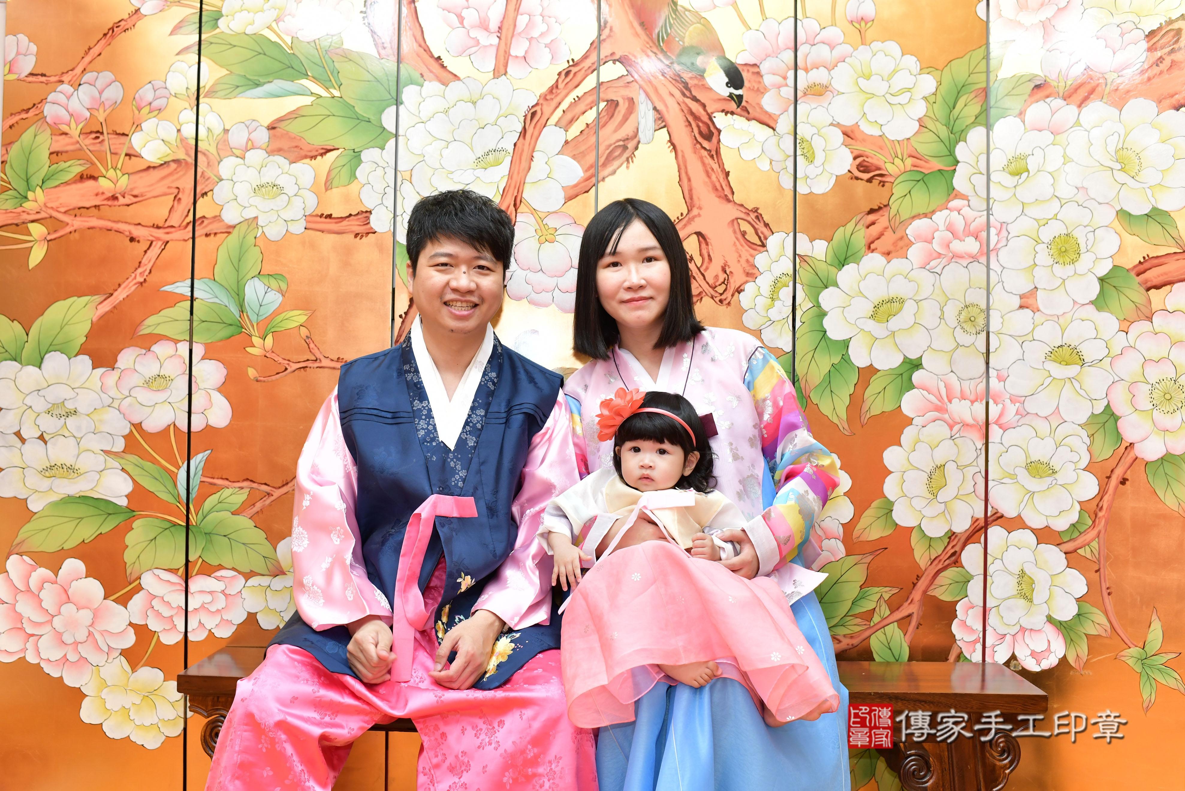 傳家手工印章桃園店、抓周、度脺、美式風會場、傳家嬰兒古禮、吉祥話、抓周道具物品24種、拍照。抓周證書。寶寶抓周、滿周歲、生日快樂、祝福 傳家手工印章桃園店、抓周、度脺、美式風會場、傳家嬰兒古禮、吉祥話、抓周道具物品24種、拍照。抓周證書。寶寶抓周、滿周歲、生日快樂、祝福