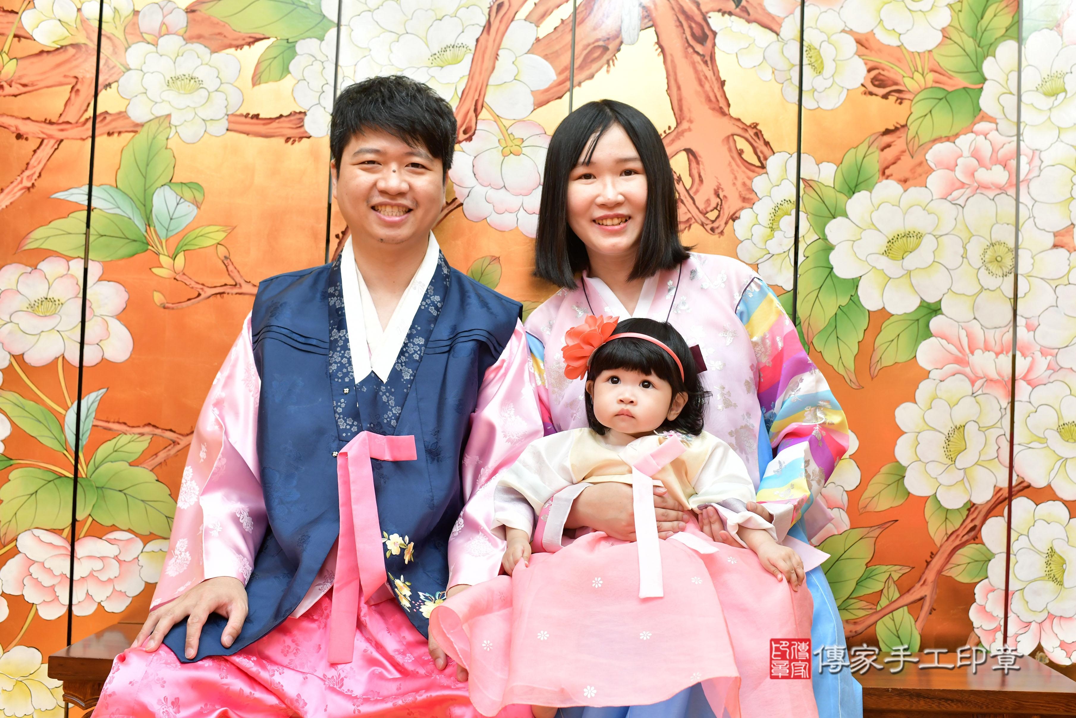 傳家手工印章桃園店、抓周、度脺、美式風會場、傳家嬰兒古禮、吉祥話、抓周道具物品24種、拍照。抓周證書。寶寶抓周、滿周歲、生日快樂、祝福 傳家手工印章桃園店、抓周、度脺、美式風會場、傳家嬰兒古禮、吉祥話、抓周道具物品24種、拍照。抓周證書。寶寶抓周、滿周歲、生日快樂、祝福