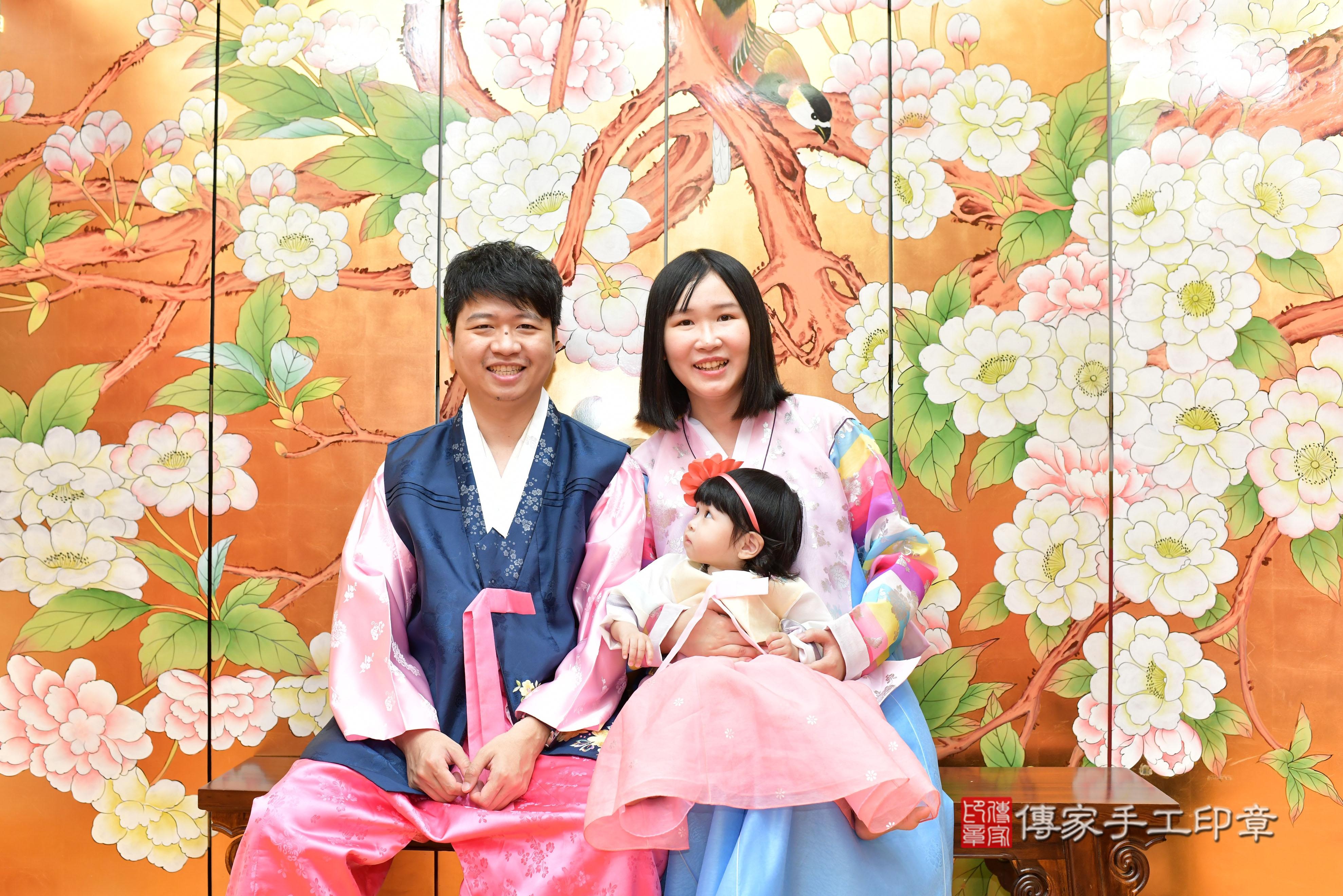 傳家手工印章桃園店、抓周、度脺、美式風會場、傳家嬰兒古禮、吉祥話、抓周道具物品24種、拍照。抓周證書。寶寶抓周、滿周歲、生日快樂、祝福 傳家手工印章桃園店、抓周、度脺、美式風會場、傳家嬰兒古禮、吉祥話、抓周道具物品24種、拍照。抓周證書。寶寶抓周、滿周歲、生日快樂、祝福