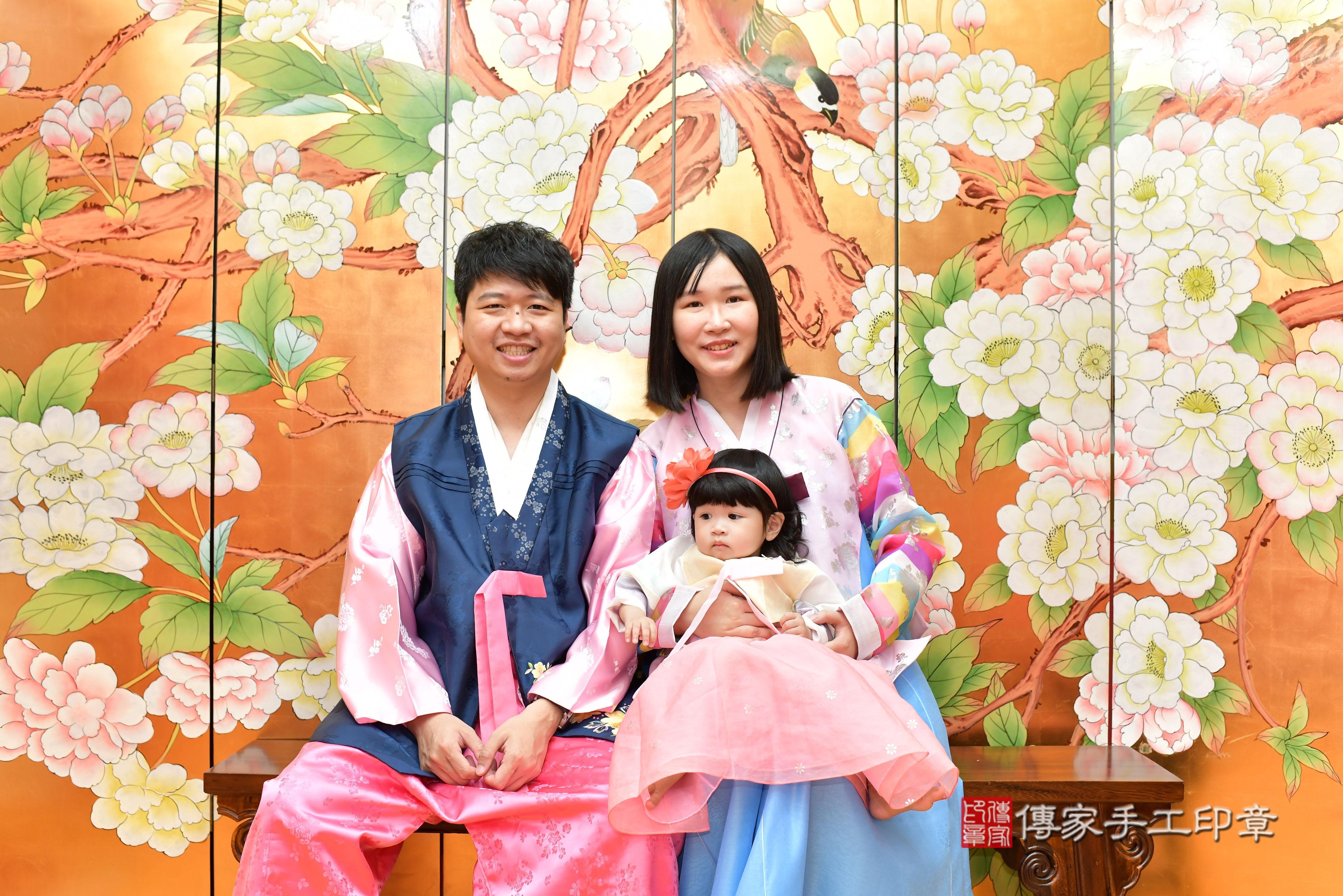 傳家手工印章桃園店、抓周、度脺、美式風會場、傳家嬰兒古禮、吉祥話、抓周道具物品24種、拍照。抓周證書。寶寶抓周、滿周歲、生日快樂、祝福 傳家手工印章桃園店、抓周、度脺、美式風會場、傳家嬰兒古禮、吉祥話、抓周道具物品24種、拍照。抓周證書。寶寶抓周、滿周歲、生日快樂、祝福