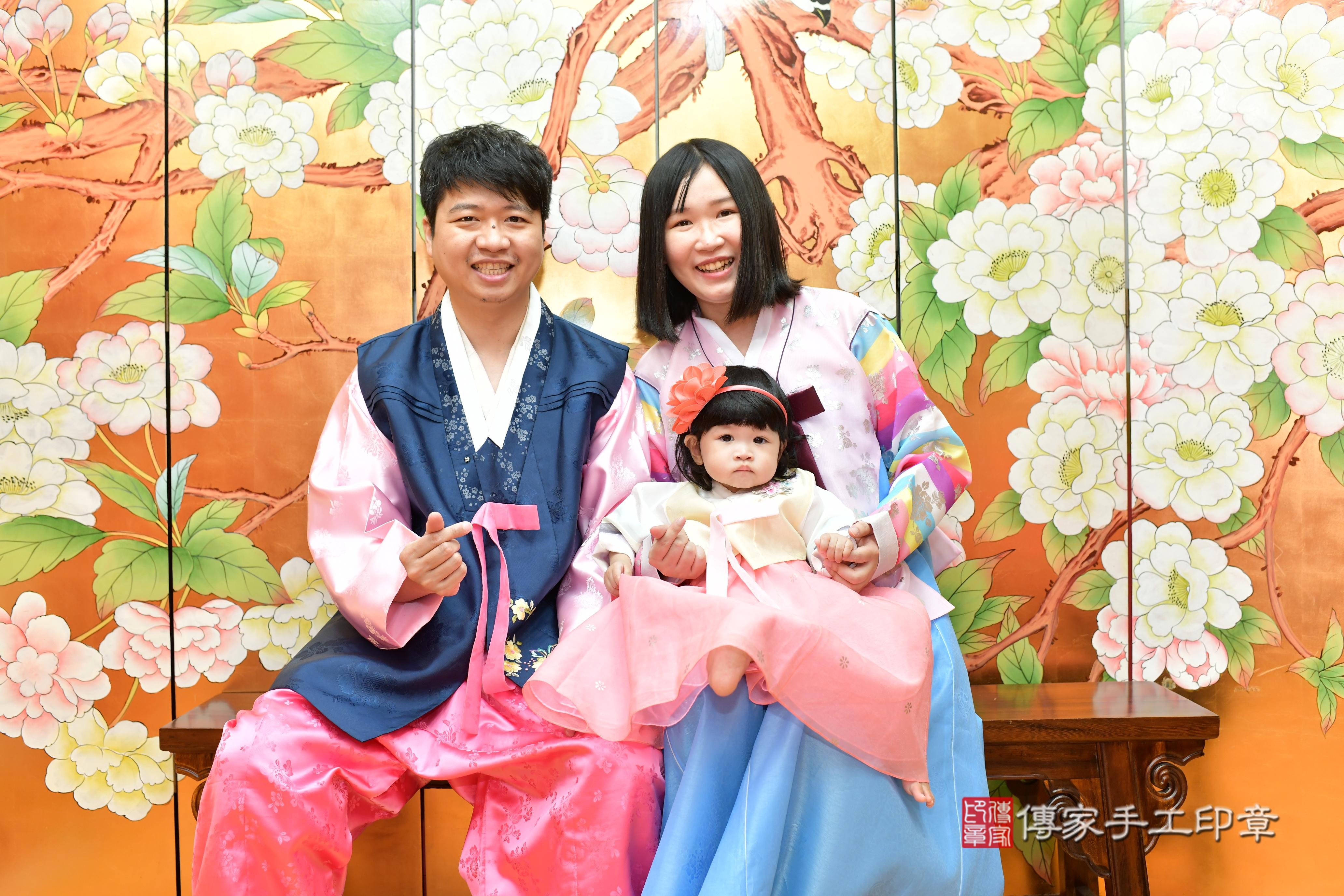 傳家手工印章桃園店、抓周、度脺、美式風會場、傳家嬰兒古禮、吉祥話、抓周道具物品24種、拍照。抓周證書。寶寶抓周、滿周歲、生日快樂、祝福 傳家手工印章桃園店、抓周、度脺、美式風會場、傳家嬰兒古禮、吉祥話、抓周道具物品24種、拍照。抓周證書。寶寶抓周、滿周歲、生日快樂、祝福