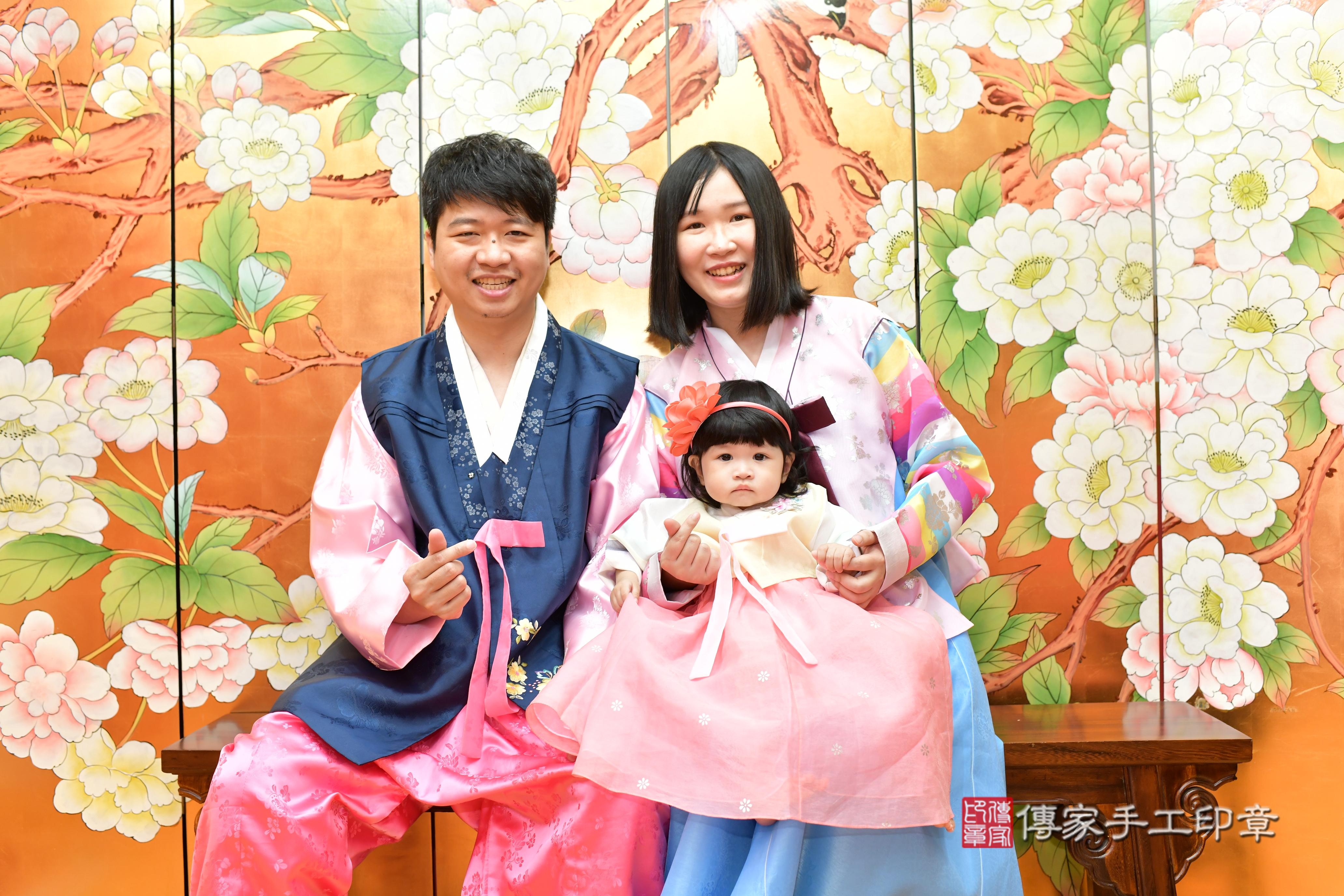 傳家手工印章桃園店、抓周、度脺、美式風會場、傳家嬰兒古禮、吉祥話、抓周道具物品24種、拍照。抓周證書。寶寶抓周、滿周歲、生日快樂、祝福 傳家手工印章桃園店、抓周、度脺、美式風會場、傳家嬰兒古禮、吉祥話、抓周道具物品24種、拍照。抓周證書。寶寶抓周、滿周歲、生日快樂、祝福