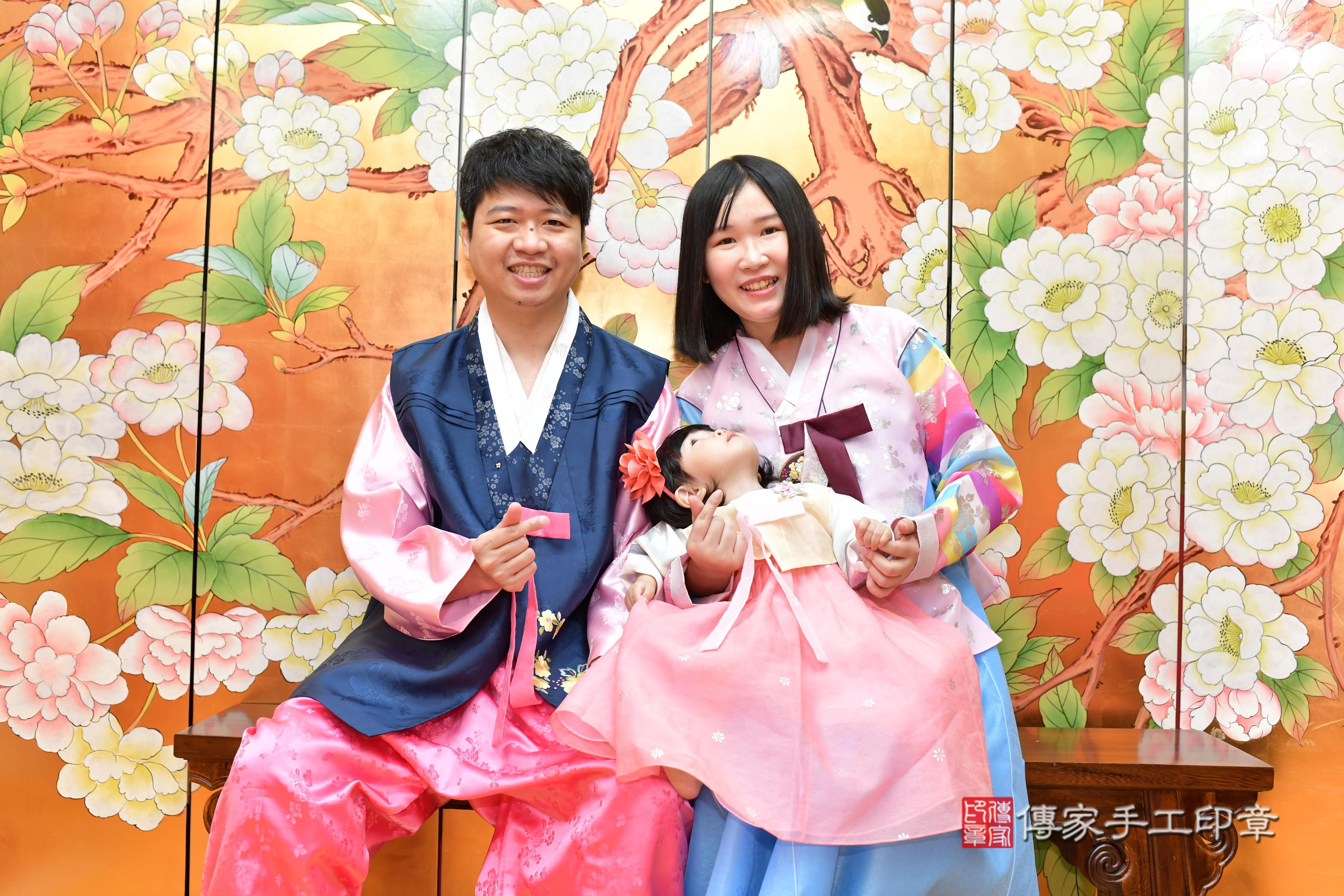 傳家手工印章桃園店、抓周、度脺、美式風會場、傳家嬰兒古禮、吉祥話、抓周道具物品24種、拍照。抓周證書。寶寶抓周、滿周歲、生日快樂、祝福 傳家手工印章桃園店、抓周、度脺、美式風會場、傳家嬰兒古禮、吉祥話、抓周道具物品24種、拍照。抓周證書。寶寶抓周、滿周歲、生日快樂、祝福