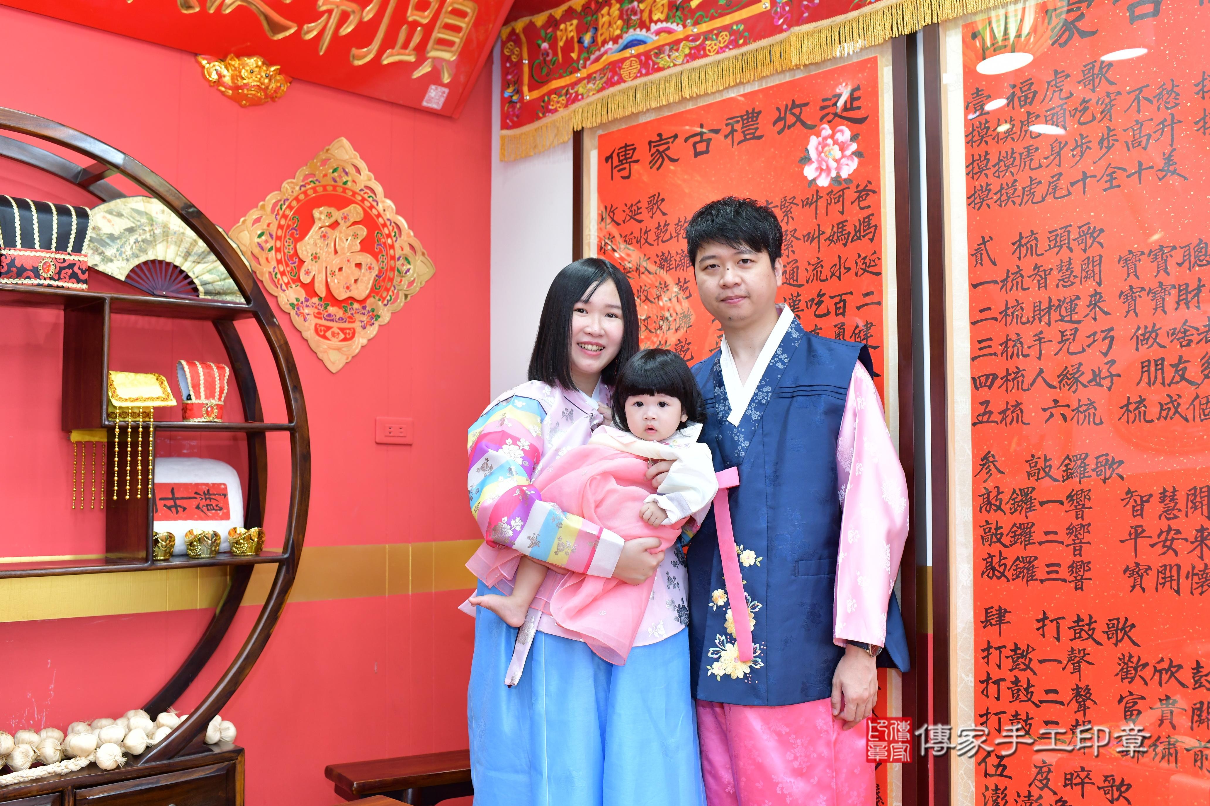 傳家手工印章桃園店、抓周、度脺、美式風會場、傳家嬰兒古禮、吉祥話、抓周道具物品24種、拍照。抓周證書。寶寶抓周、滿周歲、生日快樂、祝福 傳家手工印章桃園店、抓周、度脺、美式風會場、傳家嬰兒古禮、吉祥話、抓周道具物品24種、拍照。抓周證書。寶寶抓周、滿周歲、生日快樂、祝福