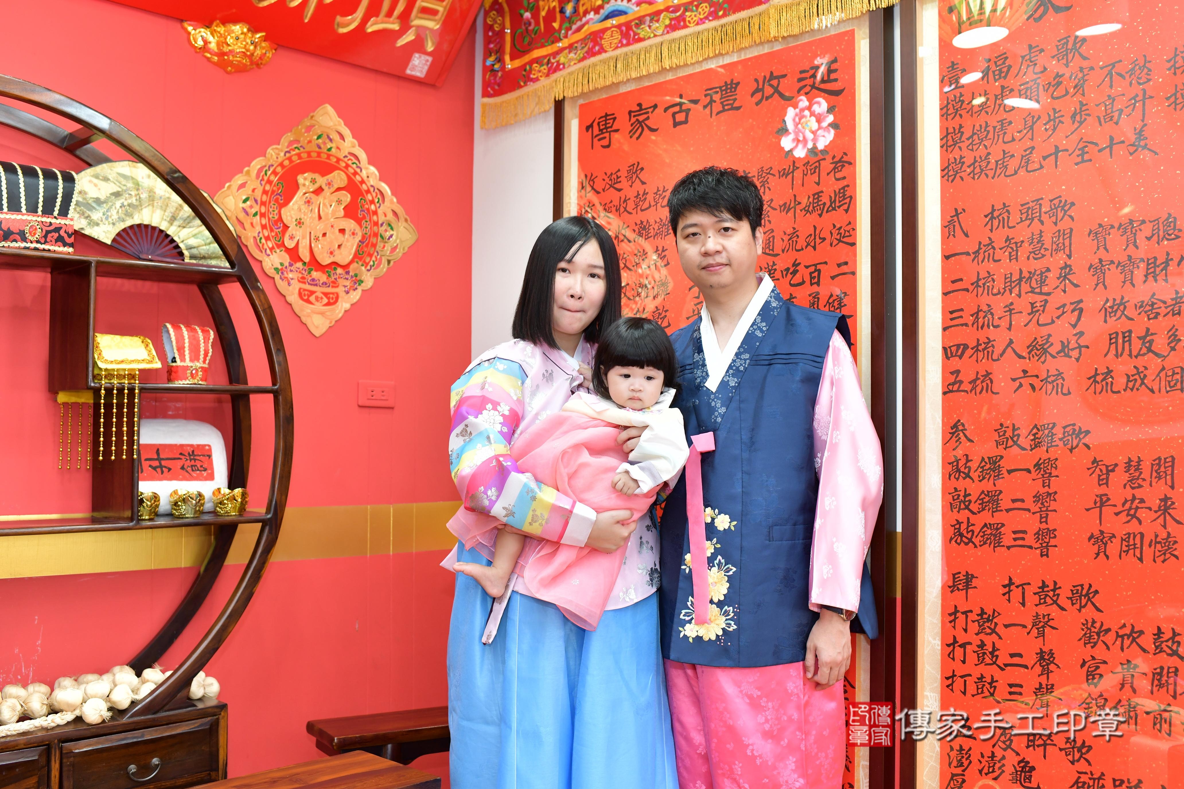 傳家手工印章桃園店、抓周、度脺、美式風會場、傳家嬰兒古禮、吉祥話、抓周道具物品24種、拍照。抓周證書。寶寶抓周、滿周歲、生日快樂、祝福 傳家手工印章桃園店、抓周、度脺、美式風會場、傳家嬰兒古禮、吉祥話、抓周道具物品24種、拍照。抓周證書。寶寶抓周、滿周歲、生日快樂、祝福