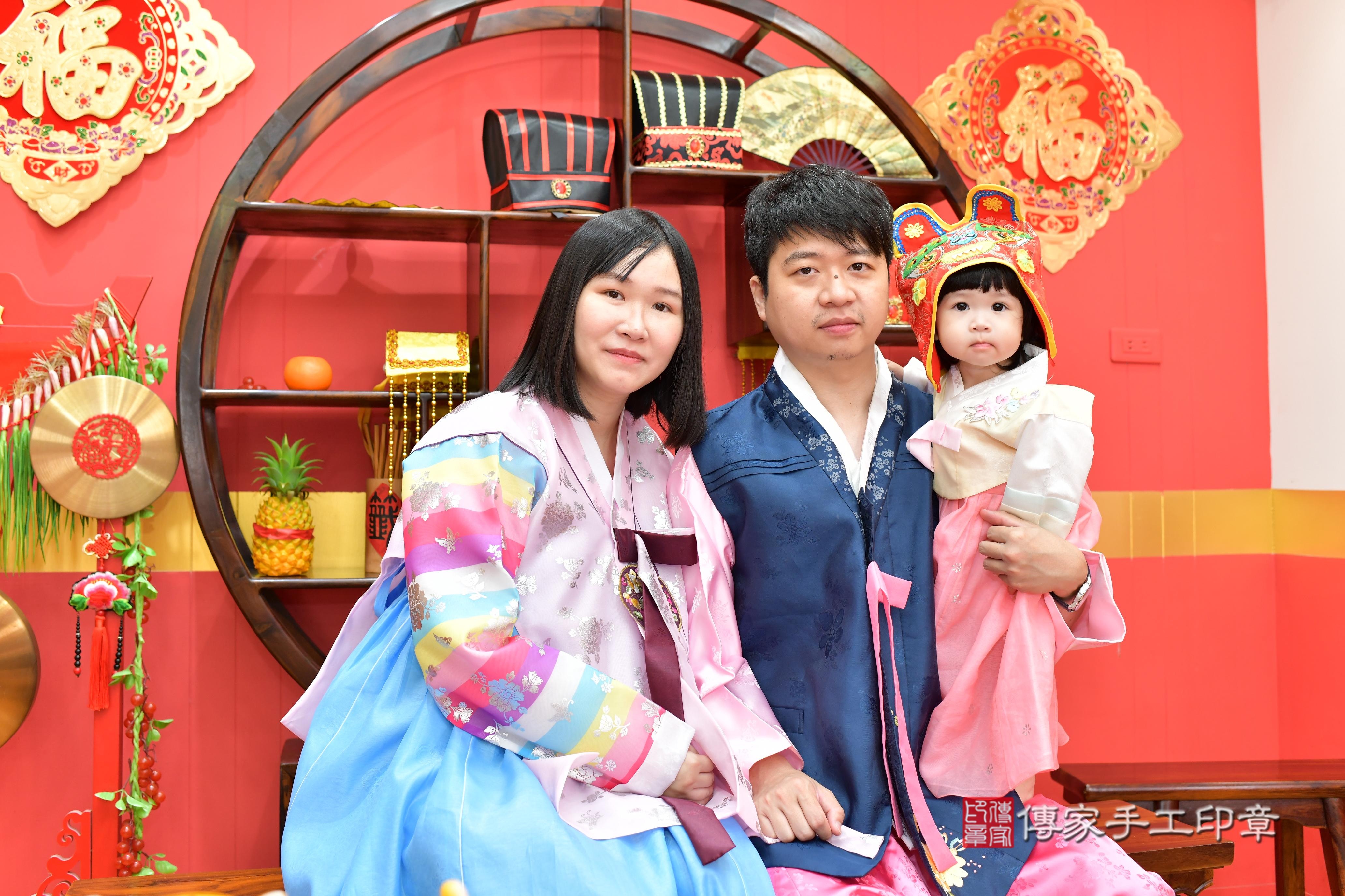 傳家手工印章桃園店、抓周、度脺、美式風會場、傳家嬰兒古禮、吉祥話、抓周道具物品24種、拍照。抓周證書。寶寶抓周、滿周歲、生日快樂、祝福 傳家手工印章桃園店、抓周、度脺、美式風會場、傳家嬰兒古禮、吉祥話、抓周道具物品24種、拍照。抓周證書。寶寶抓周、滿周歲、生日快樂、祝福