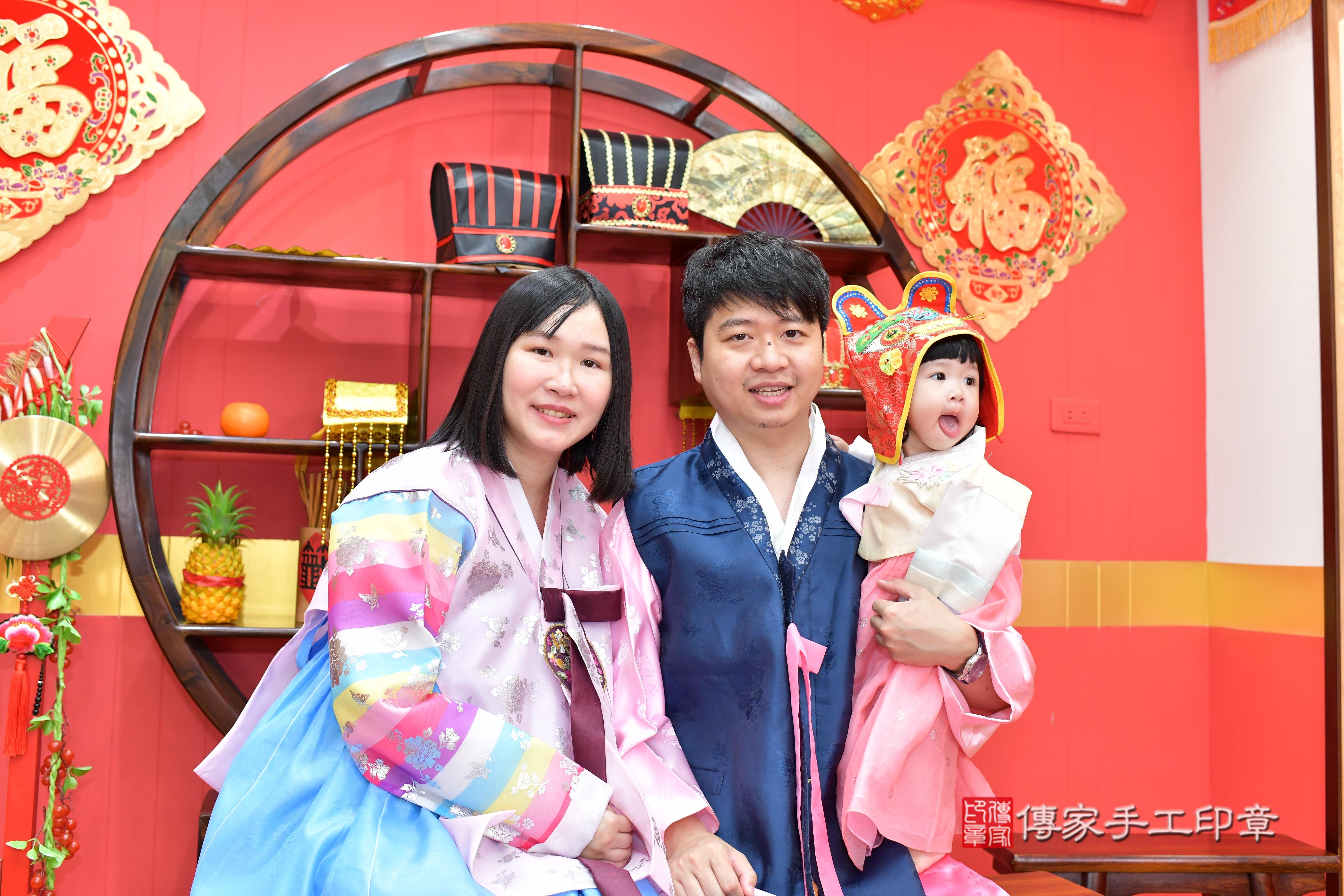 傳家手工印章桃園店、抓周、度脺、美式風會場、傳家嬰兒古禮、吉祥話、抓周道具物品24種、拍照。抓周證書。寶寶抓周、滿周歲、生日快樂、祝福 傳家手工印章桃園店、抓周、度脺、美式風會場、傳家嬰兒古禮、吉祥話、抓周道具物品24種、拍照。抓周證書。寶寶抓周、滿周歲、生日快樂、祝福