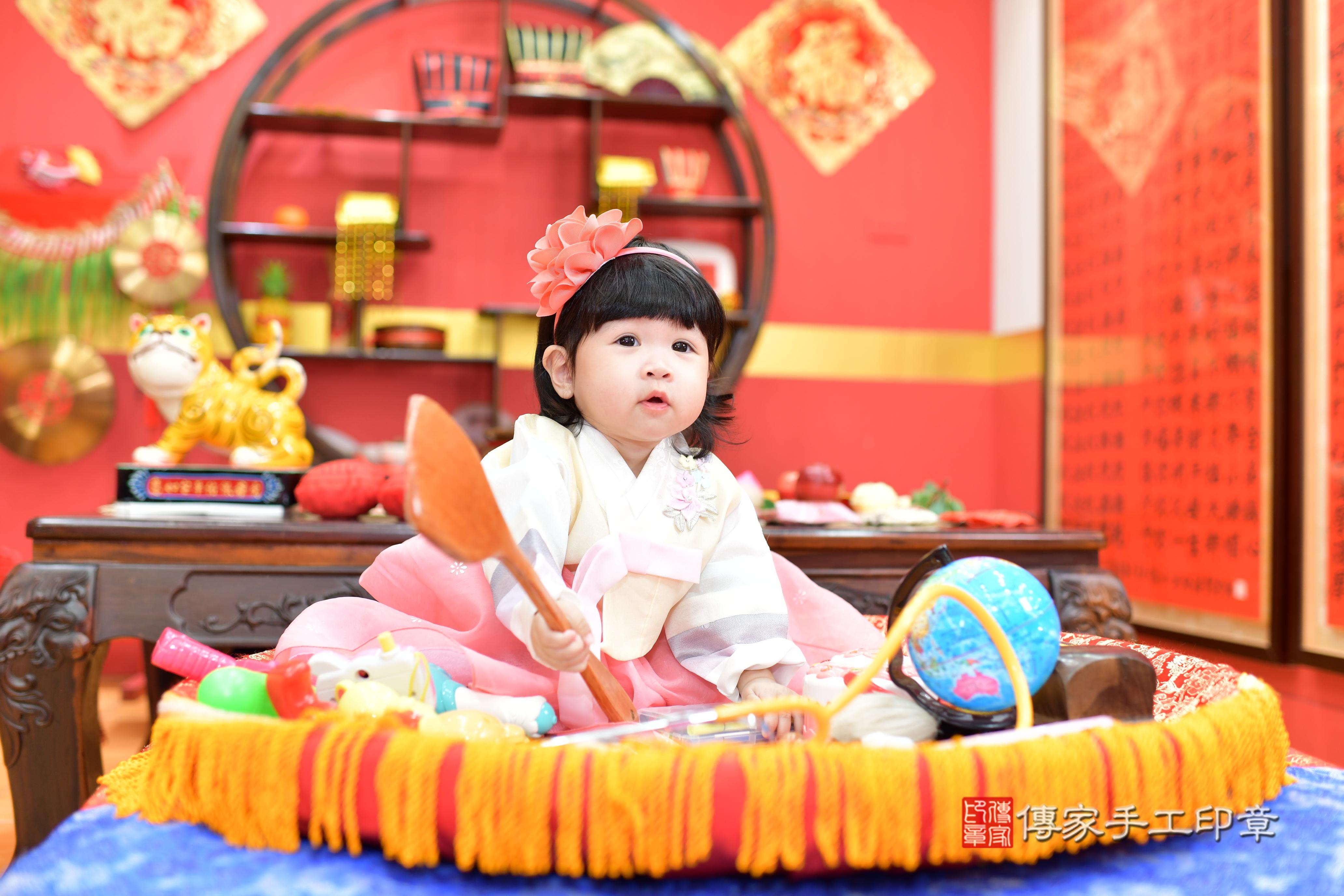傳家手工印章桃園店、抓周、度脺、美式風會場、傳家嬰兒古禮、吉祥話、抓周道具物品24種、拍照。抓周證書。寶寶抓周、滿周歲、生日快樂、祝福 傳家手工印章桃園店、抓周、度脺、美式風會場、傳家嬰兒古禮、吉祥話、抓周道具物品24種、拍照。抓周證書。寶寶抓周、滿周歲、生日快樂、祝福
