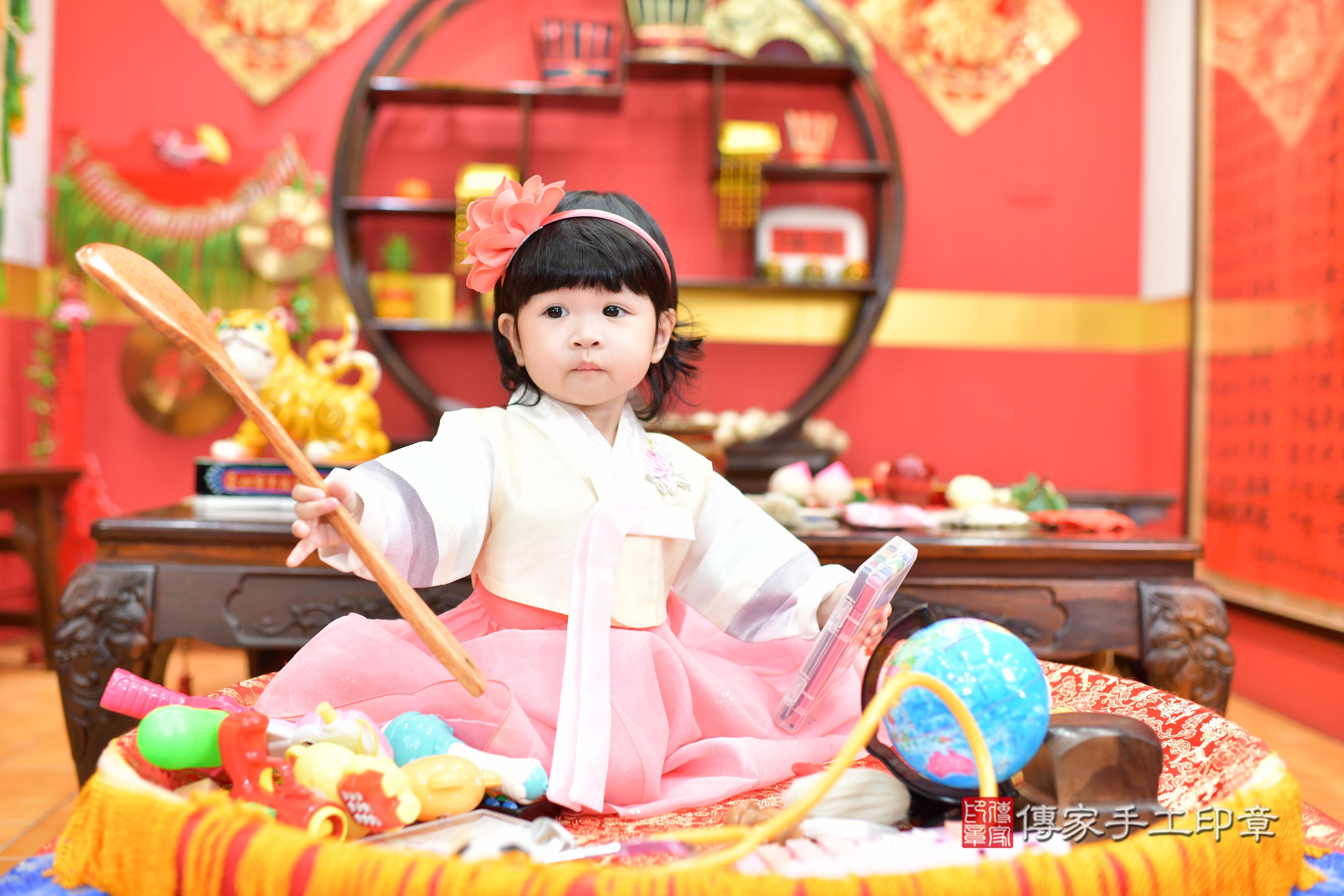 傳家手工印章桃園店、抓周、度脺、美式風會場、傳家嬰兒古禮、吉祥話、抓周道具物品24種、拍照。抓周證書。寶寶抓周、滿周歲、生日快樂、祝福 傳家手工印章桃園店、抓周、度脺、美式風會場、傳家嬰兒古禮、吉祥話、抓周道具物品24種、拍照。抓周證書。寶寶抓周、滿周歲、生日快樂、祝福