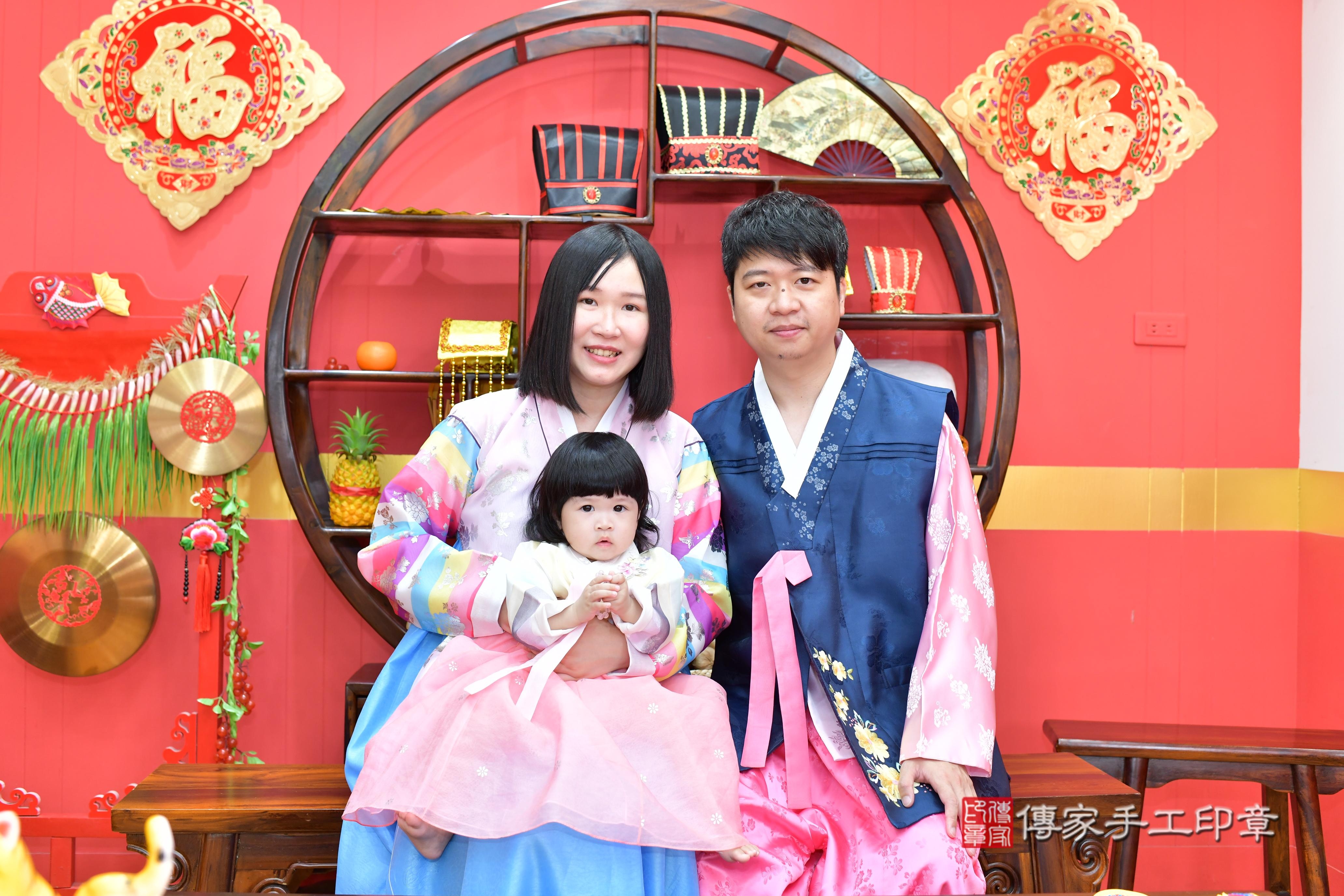 傳家手工印章桃園店、抓周、度脺、美式風會場、傳家嬰兒古禮、吉祥話、抓周道具物品24種、拍照。抓周證書。寶寶抓周、滿周歲、生日快樂、祝福 傳家手工印章桃園店、抓周、度脺、美式風會場、傳家嬰兒古禮、吉祥話、抓周道具物品24種、拍照。抓周證書。寶寶抓周、滿周歲、生日快樂、祝福