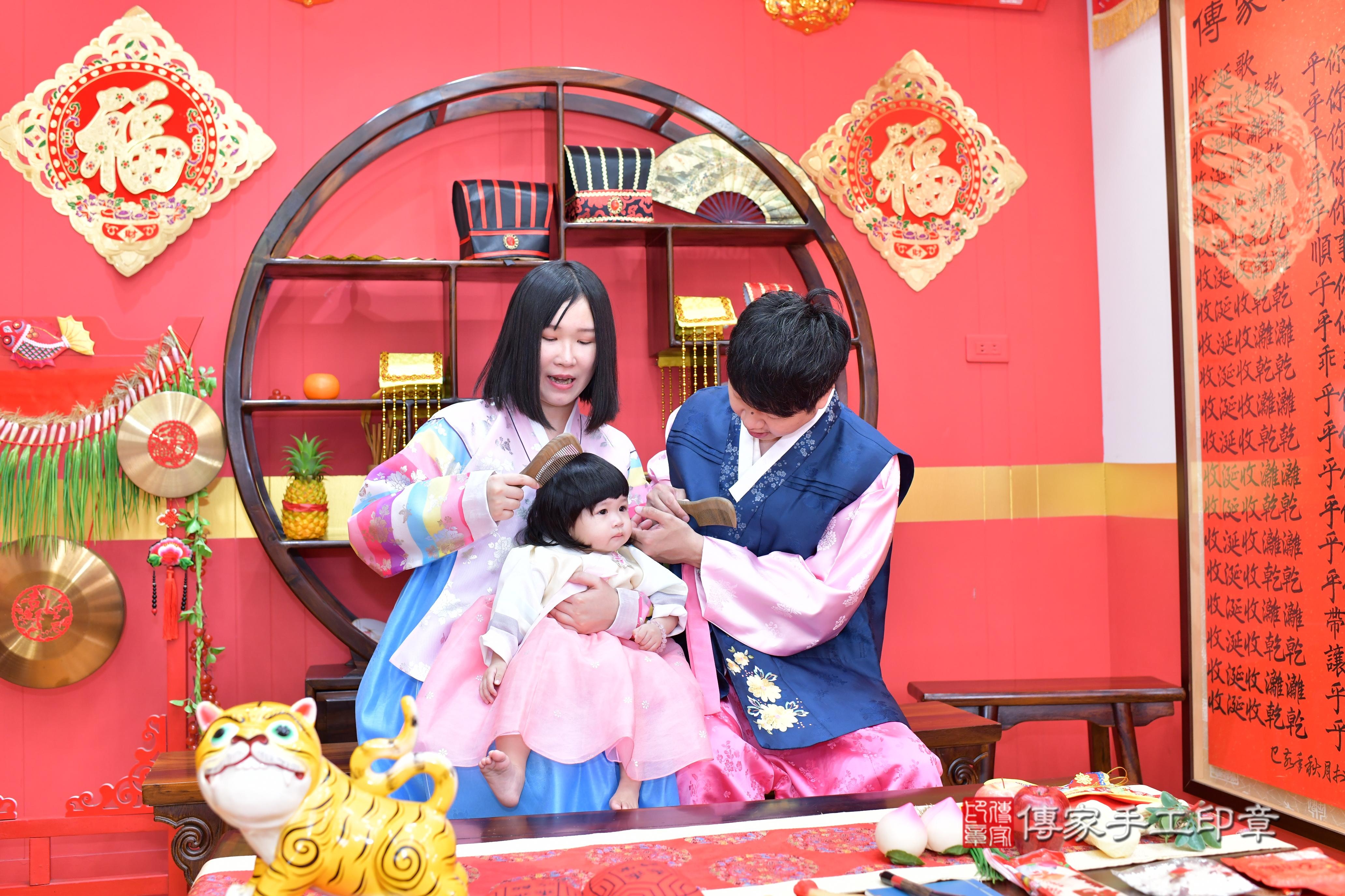 傳家手工印章桃園店、抓周、度脺、美式風會場、傳家嬰兒古禮、吉祥話、抓周道具物品24種、拍照。抓周證書。寶寶抓周、滿周歲、生日快樂、祝福 傳家手工印章桃園店、抓周、度脺、美式風會場、傳家嬰兒古禮、吉祥話、抓周道具物品24種、拍照。抓周證書。寶寶抓周、滿周歲、生日快樂、祝福