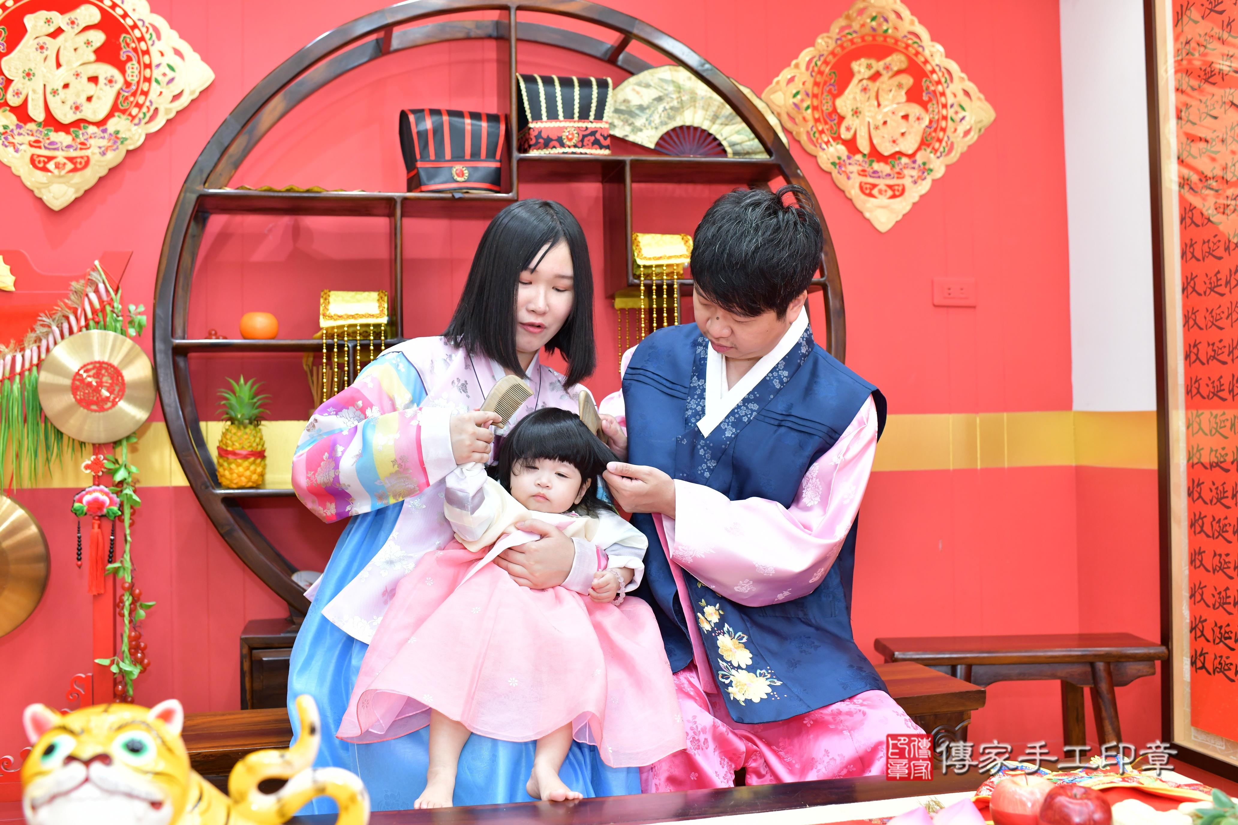 傳家手工印章桃園店、抓周、度脺、美式風會場、傳家嬰兒古禮、吉祥話、抓周道具物品24種、拍照。抓周證書。寶寶抓周、滿周歲、生日快樂、祝福 傳家手工印章桃園店、抓周、度脺、美式風會場、傳家嬰兒古禮、吉祥話、抓周道具物品24種、拍照。抓周證書。寶寶抓周、滿周歲、生日快樂、祝福