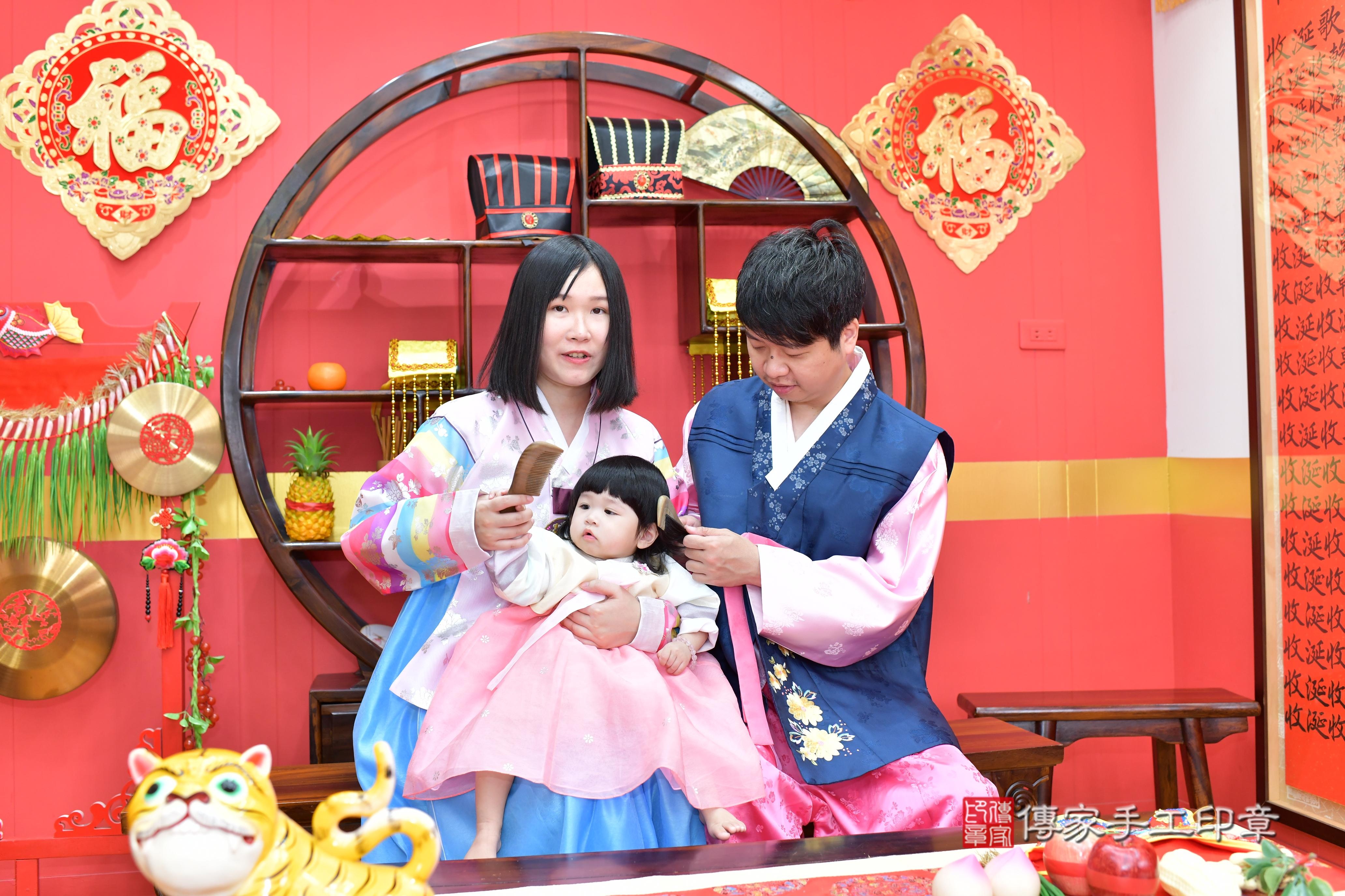 傳家手工印章桃園店、抓周、度脺、美式風會場、傳家嬰兒古禮、吉祥話、抓周道具物品24種、拍照。抓周證書。寶寶抓周、滿周歲、生日快樂、祝福 傳家手工印章桃園店、抓周、度脺、美式風會場、傳家嬰兒古禮、吉祥話、抓周道具物品24種、拍照。抓周證書。寶寶抓周、滿周歲、生日快樂、祝福